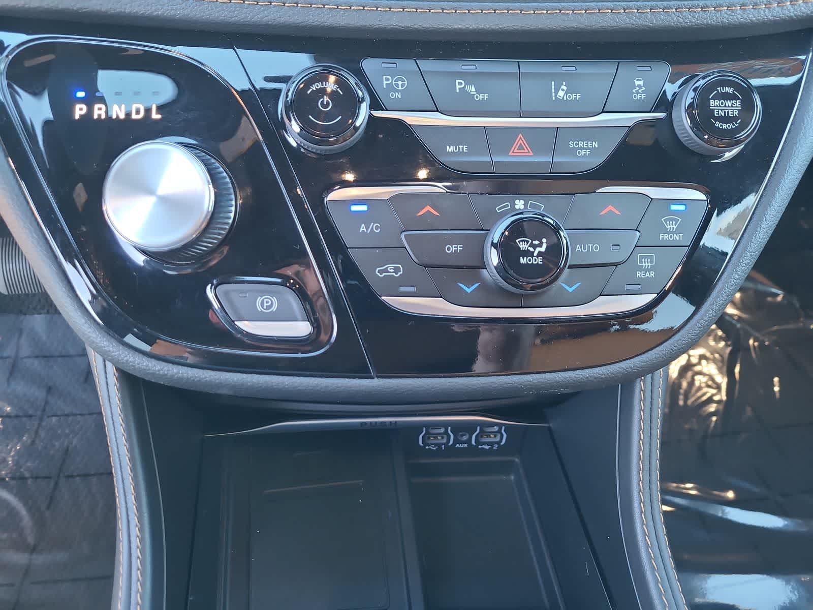 Thumbnail: 2023 Chrysler Pacifica - 25