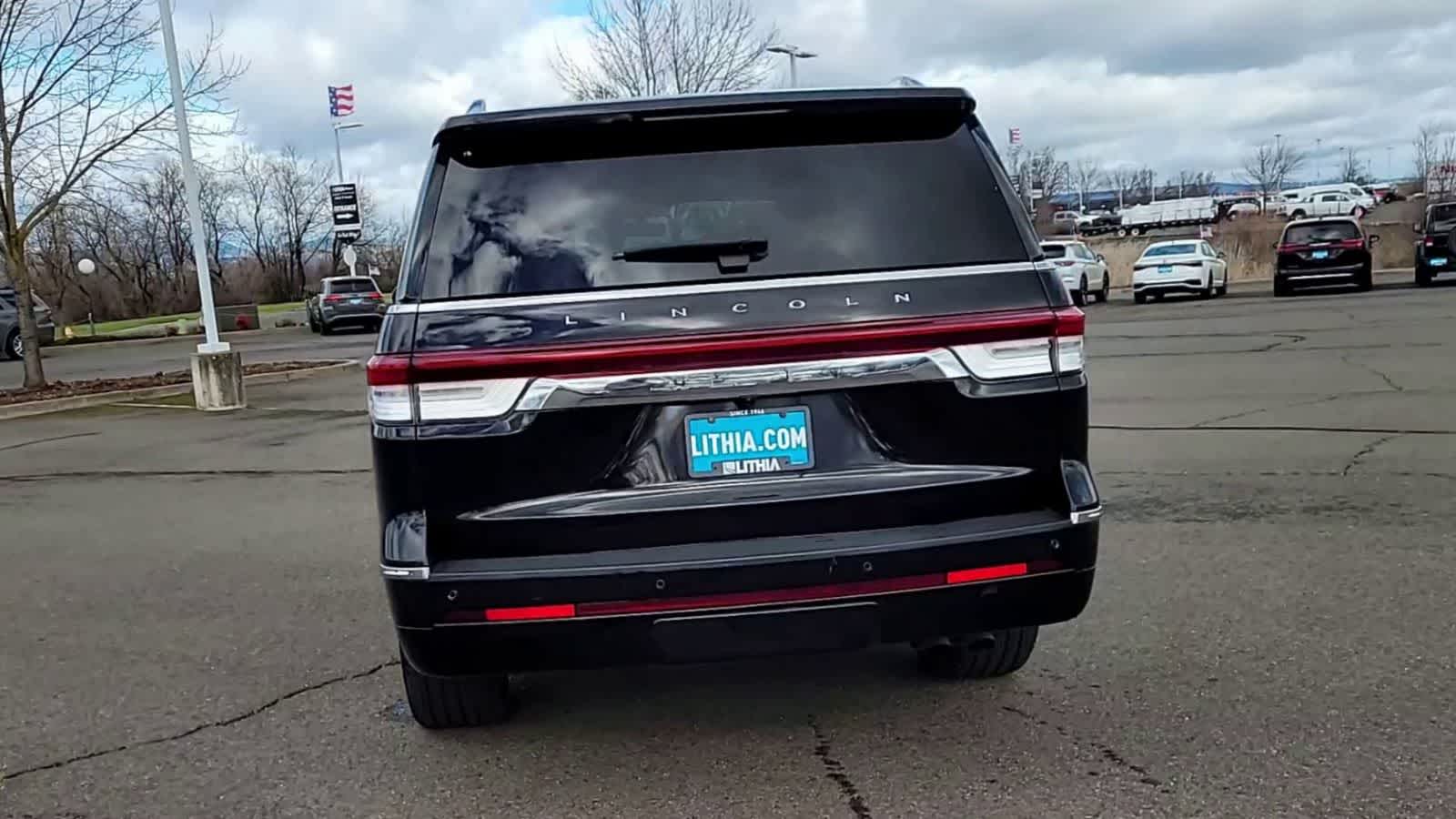 Thumbnail: 2023 Lincoln Navigator - 7