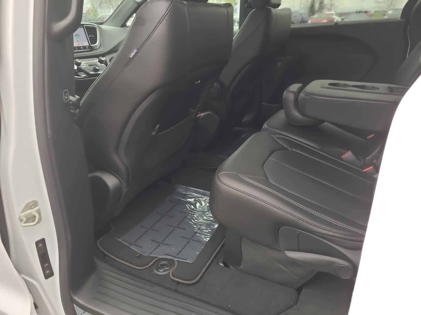 Thumbnail: 2026 Chrysler Pacifica - 20