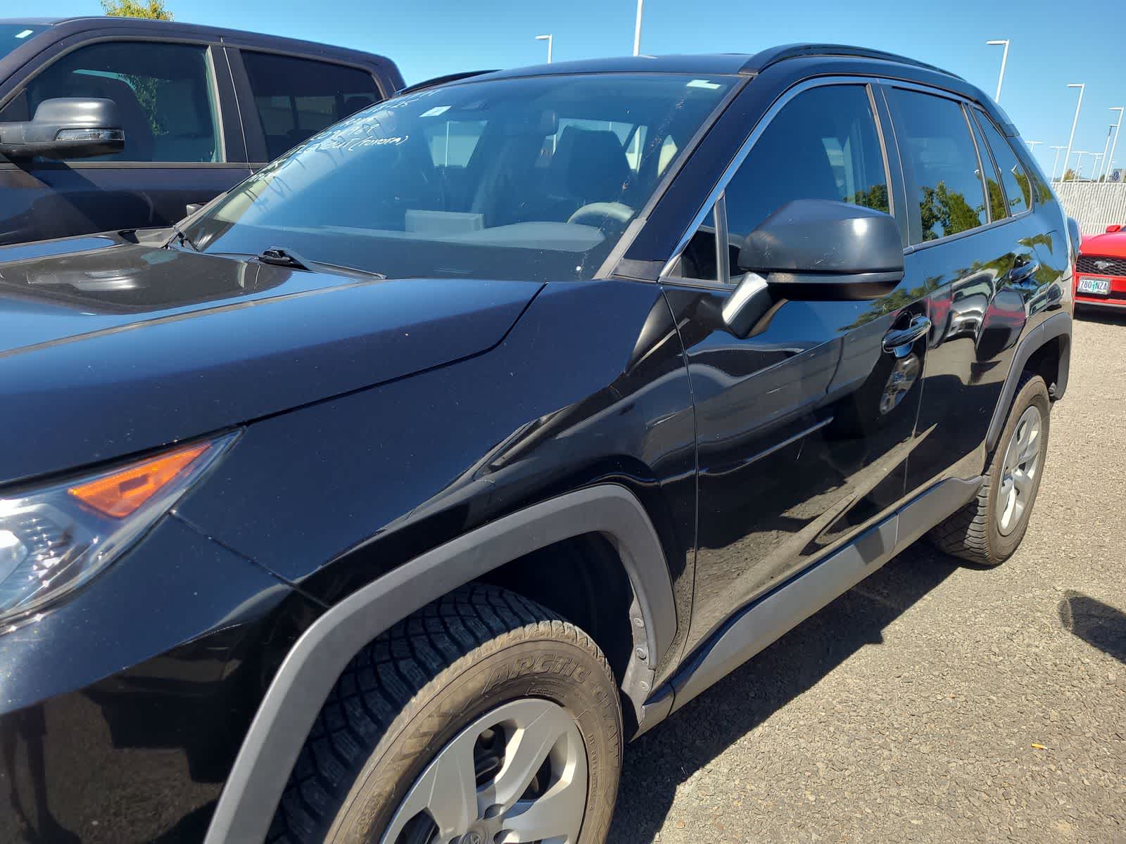 2021 Toyota RAV4 LE photo 2