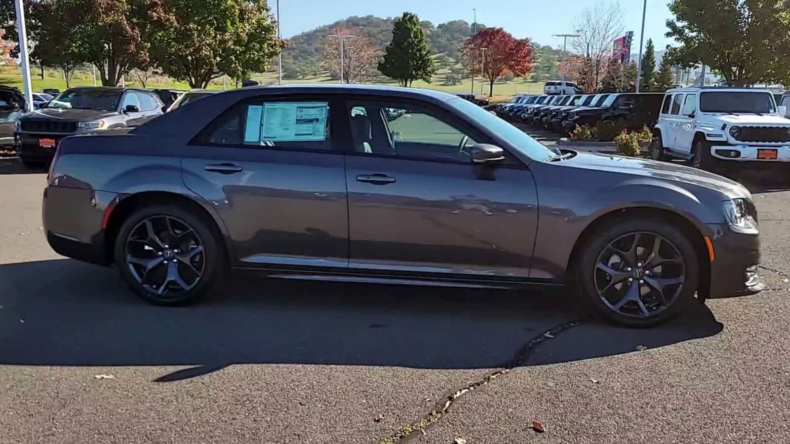 Thumbnail: 2023 Chrysler 300 - 9