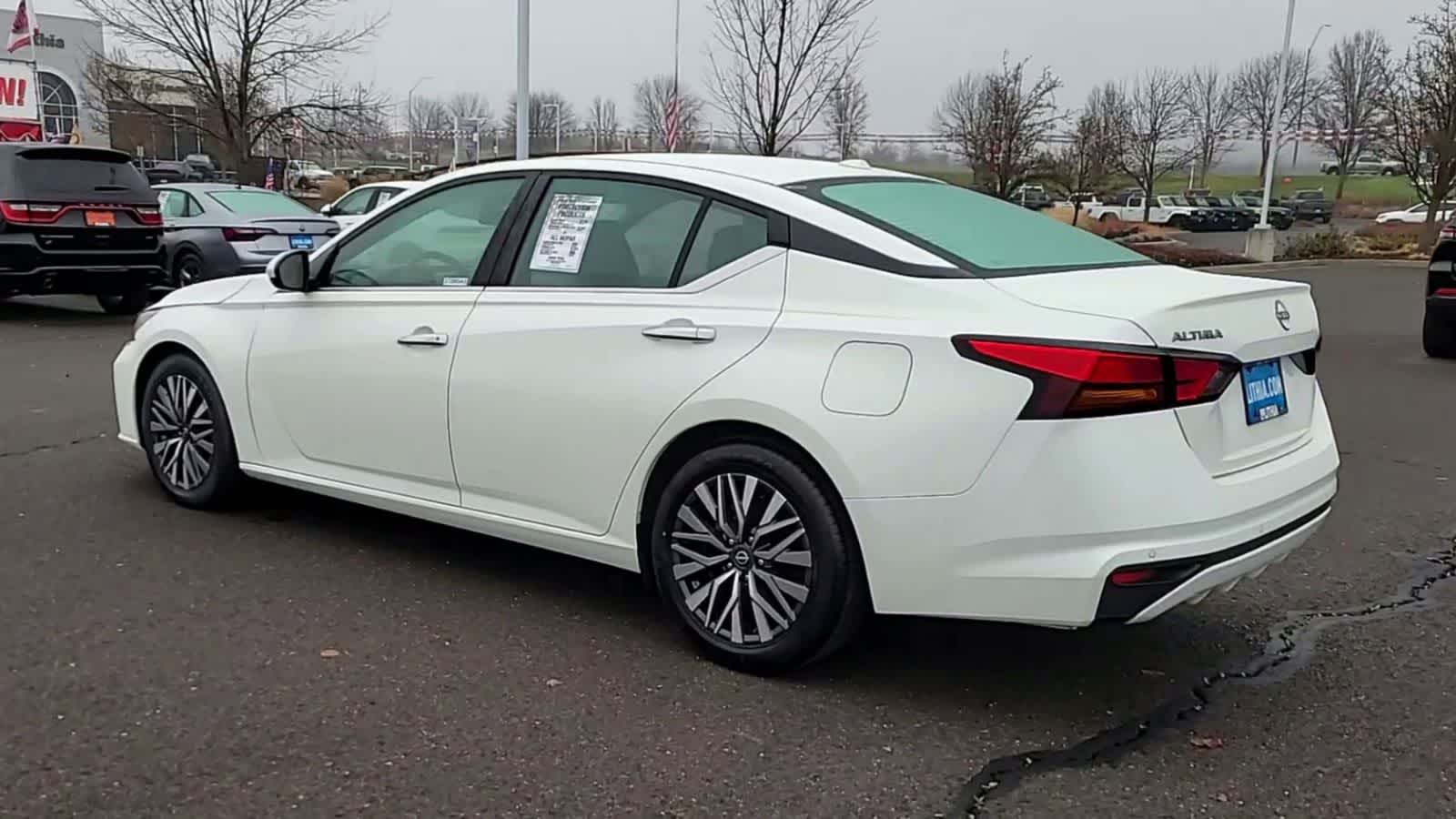 Thumbnail: 2023 Nissan Altima - 6