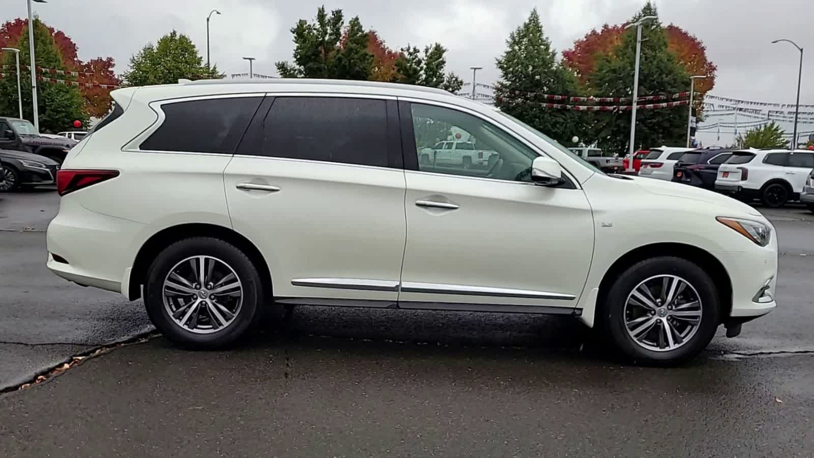 Thumbnail: 2017 INFINITI QX60 - 9