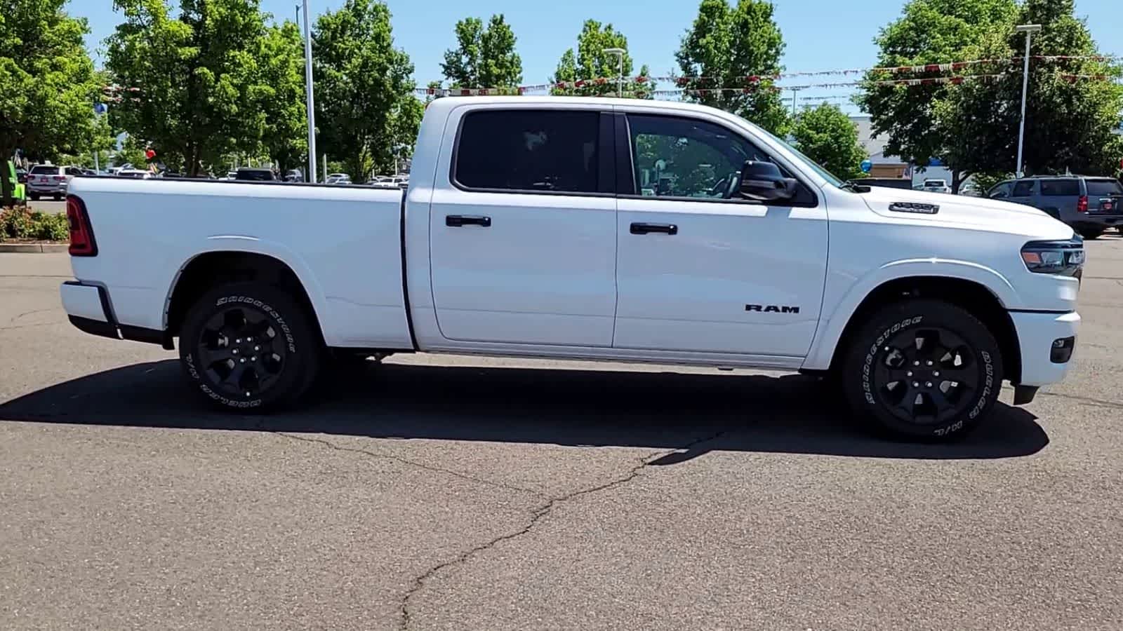 Thumbnail: 2025 RAM 1500 - 9