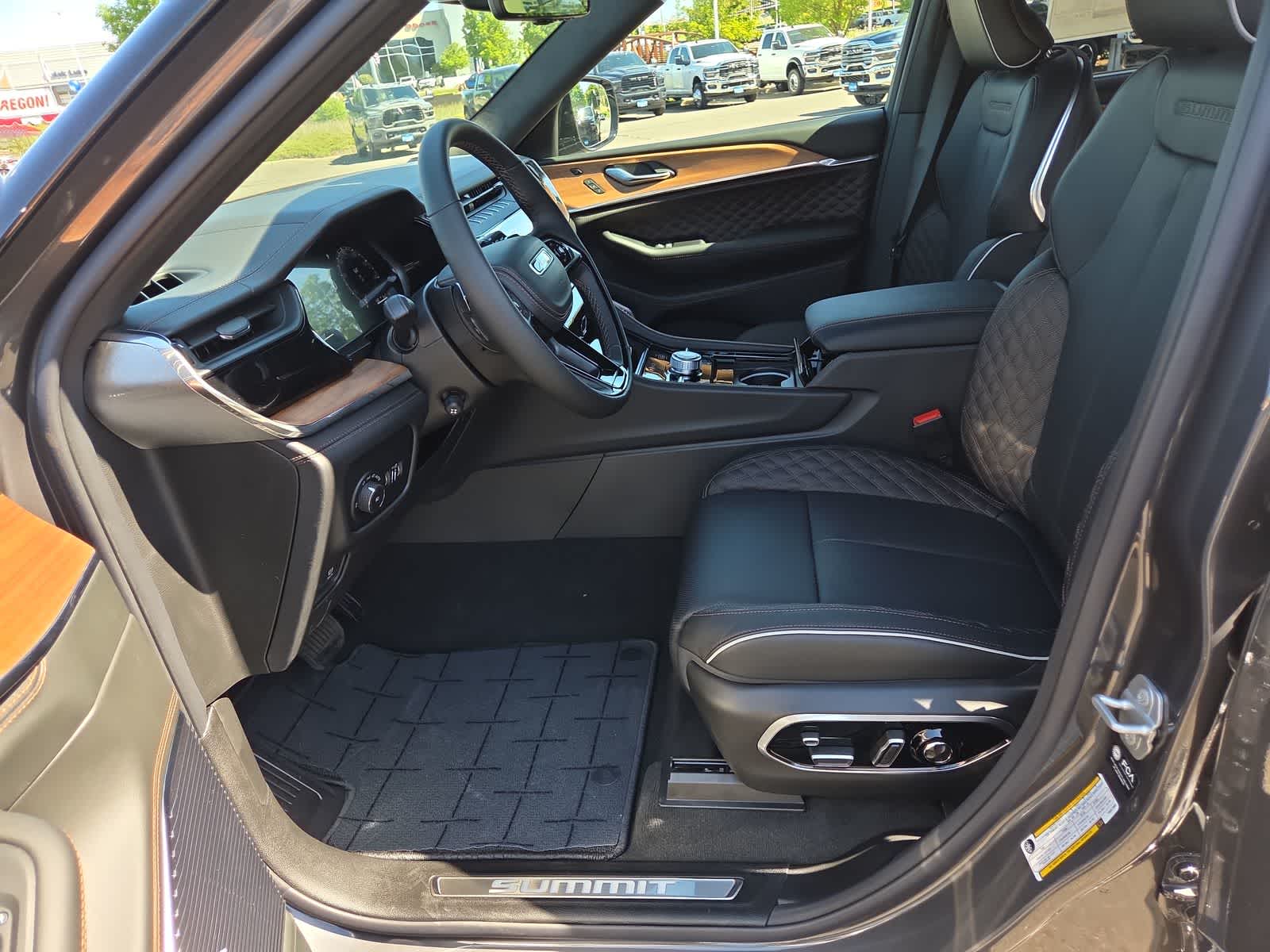 Thumbnail: 2026 Jeep Grand Cherokee - 19