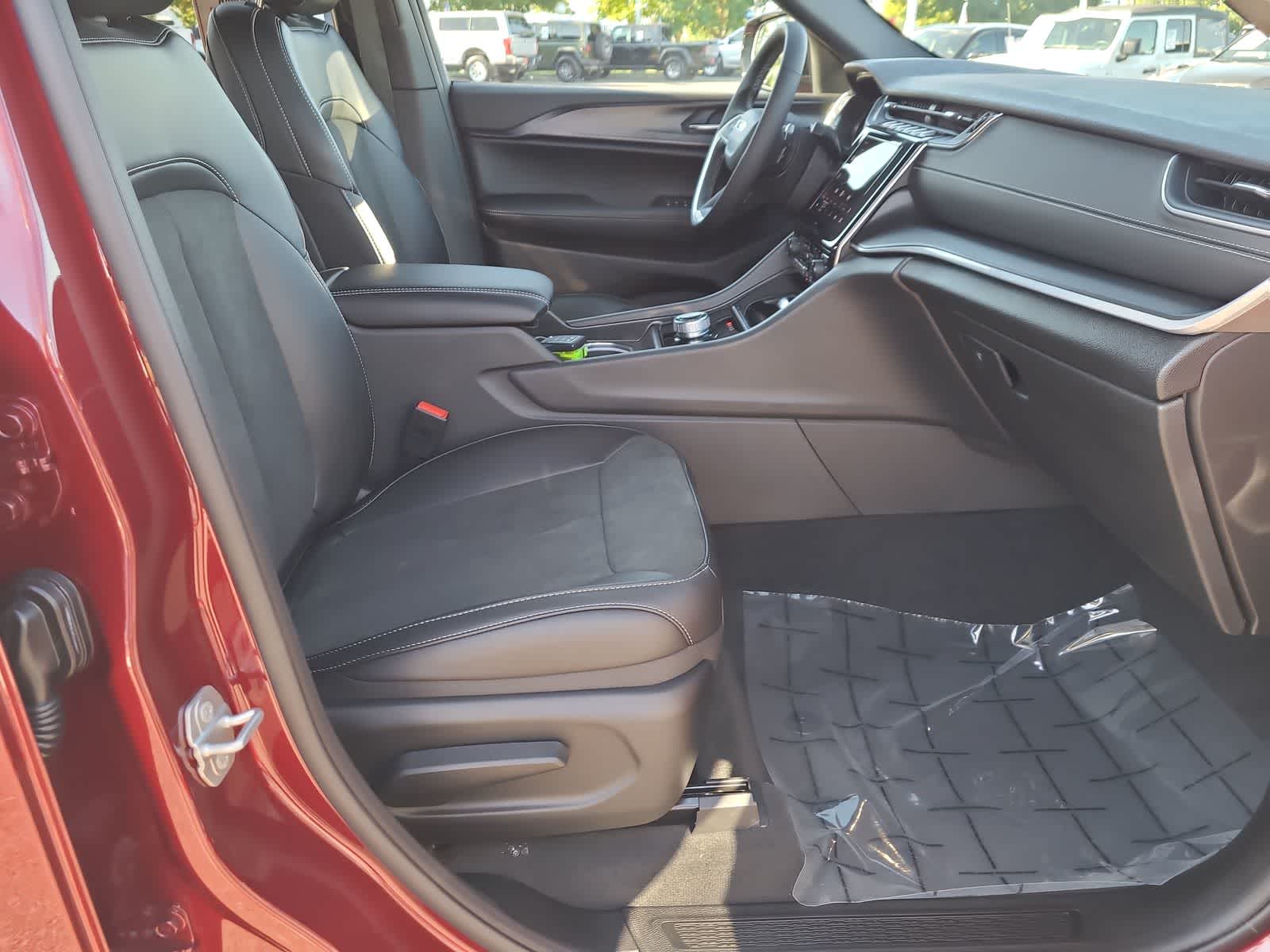 Thumbnail: 2025 Jeep Grand Cherokee - 22