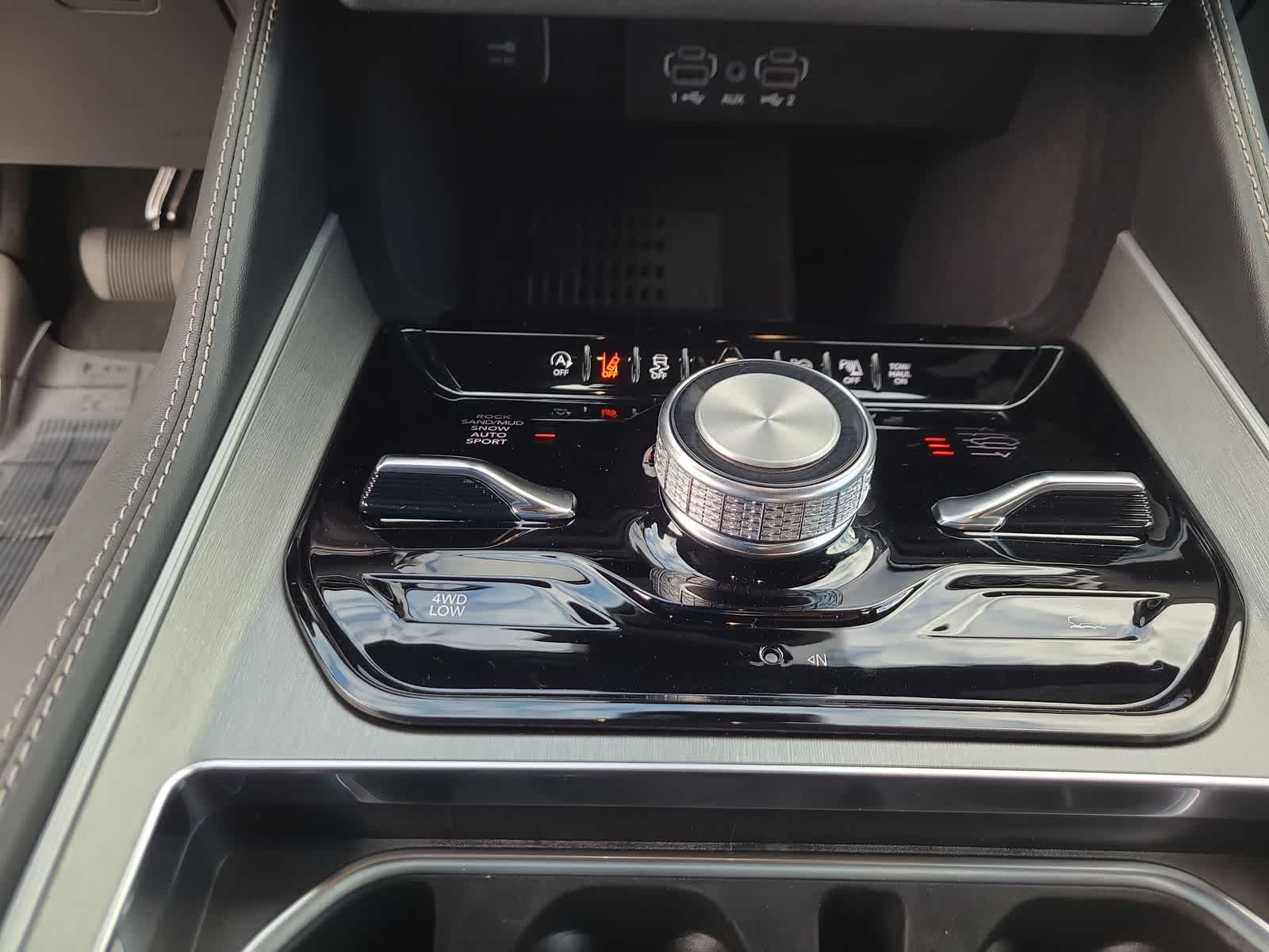 Thumbnail: 2026 Jeep Grand Wagoneer - 25