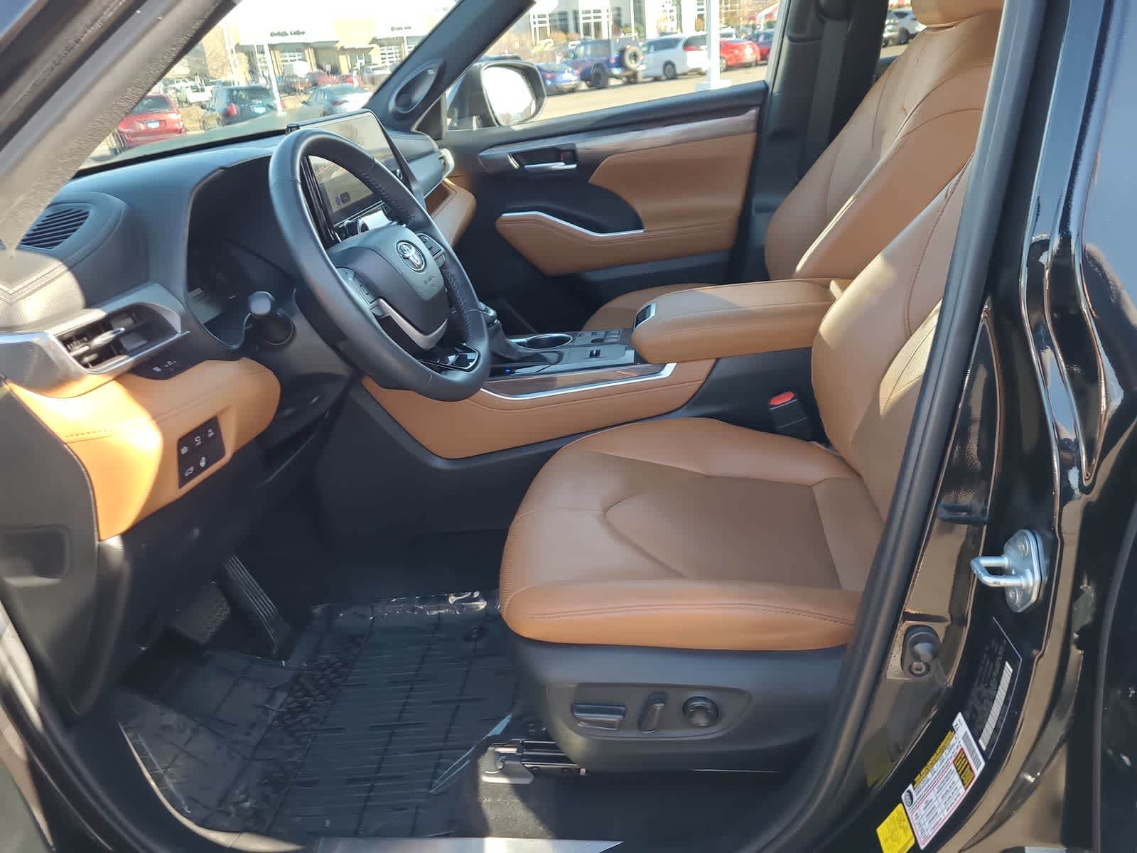 Thumbnail: 2024 Toyota Highlander - 19