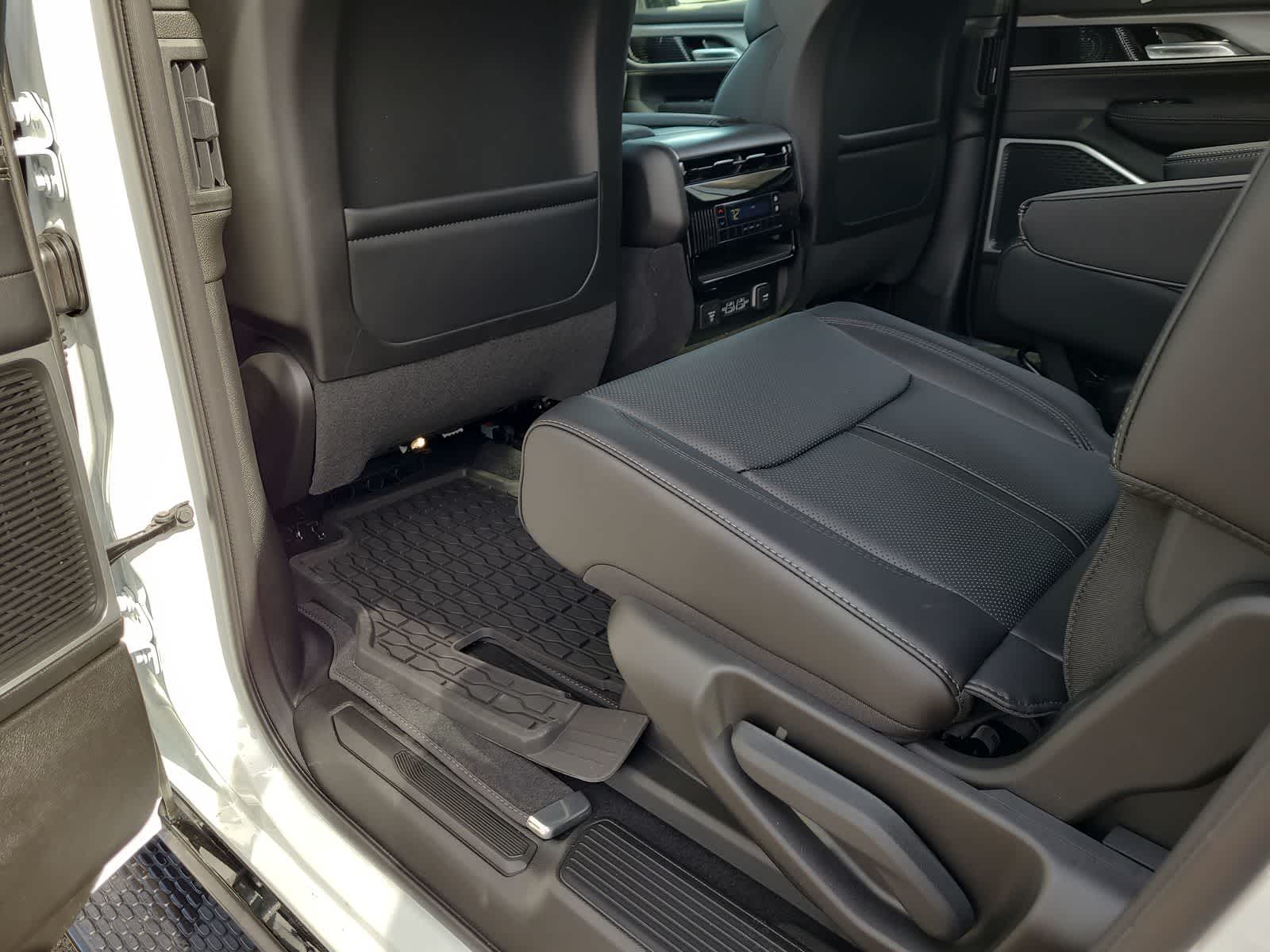 Thumbnail: 2026 Jeep Grand Wagoneer - 20