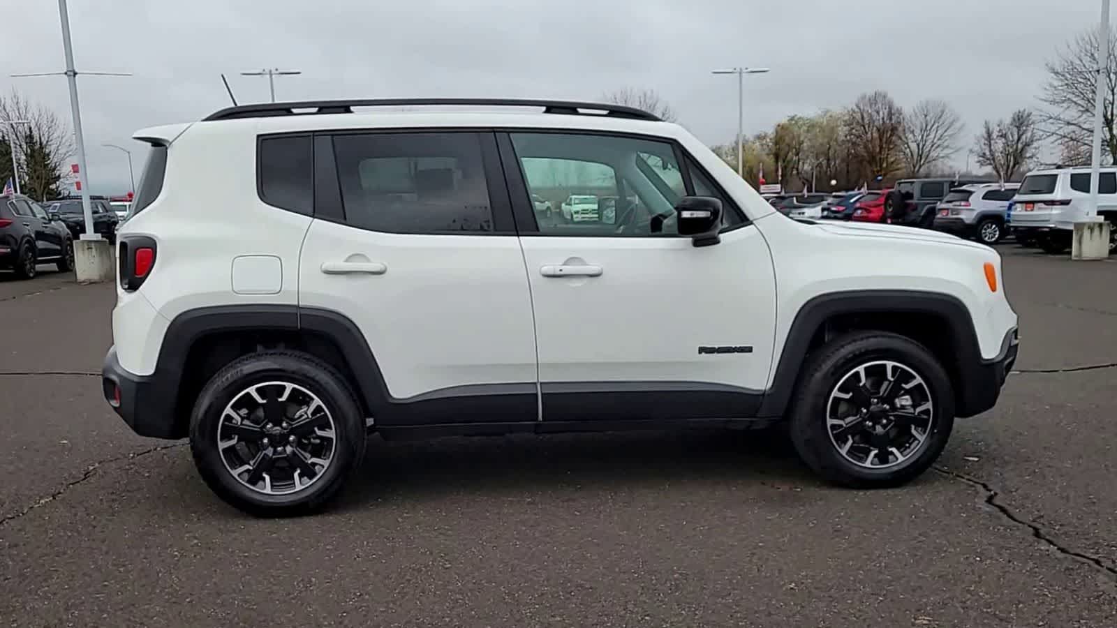 Thumbnail: 2023 Jeep Renegade - 9