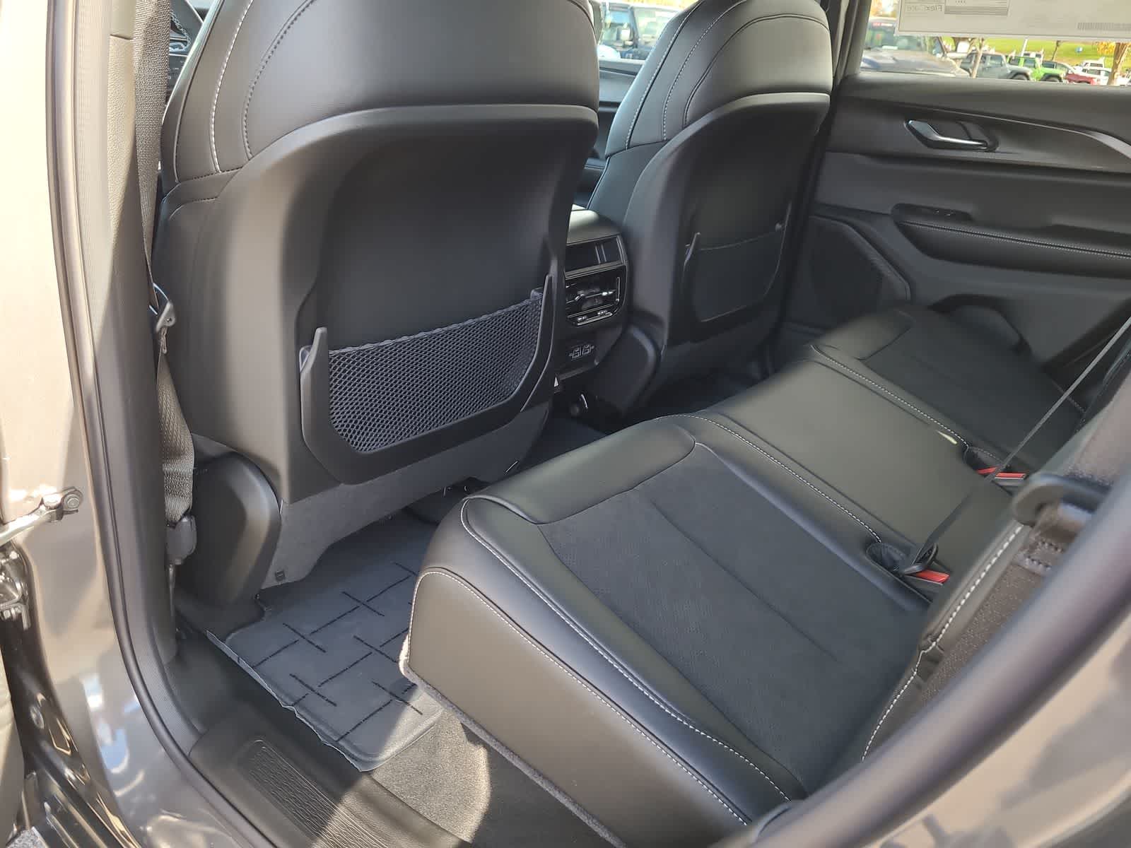 Thumbnail: 2025 Jeep Grand Cherokee - 20