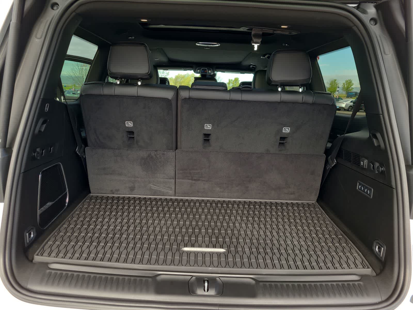 Thumbnail: 2026 Jeep Grand Wagoneer - 27