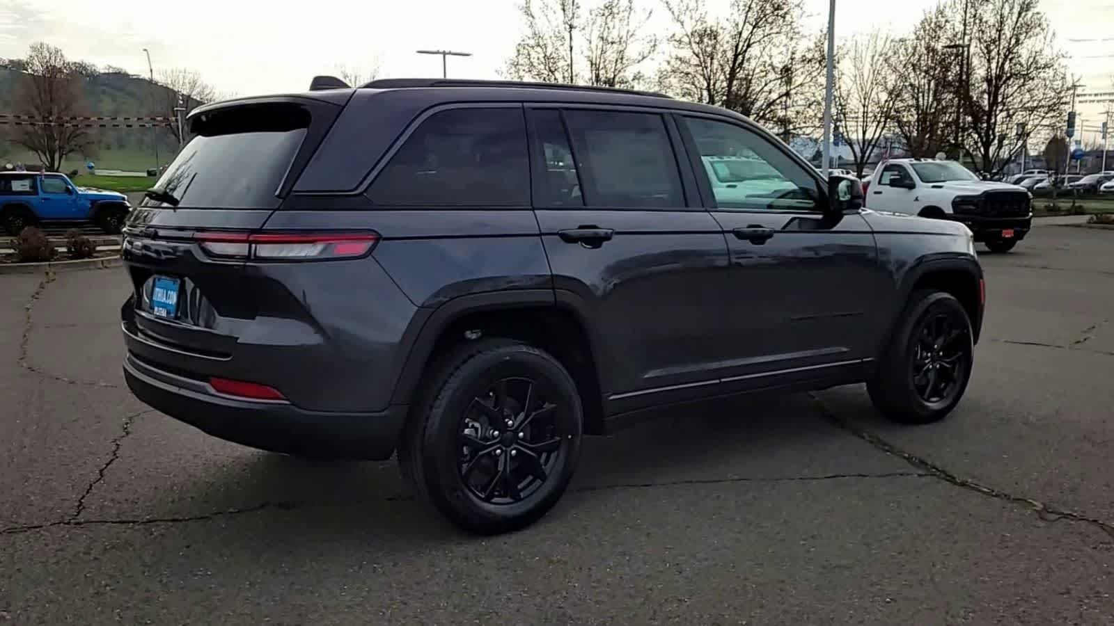 Thumbnail: 2026 Jeep Grand Cherokee - 8