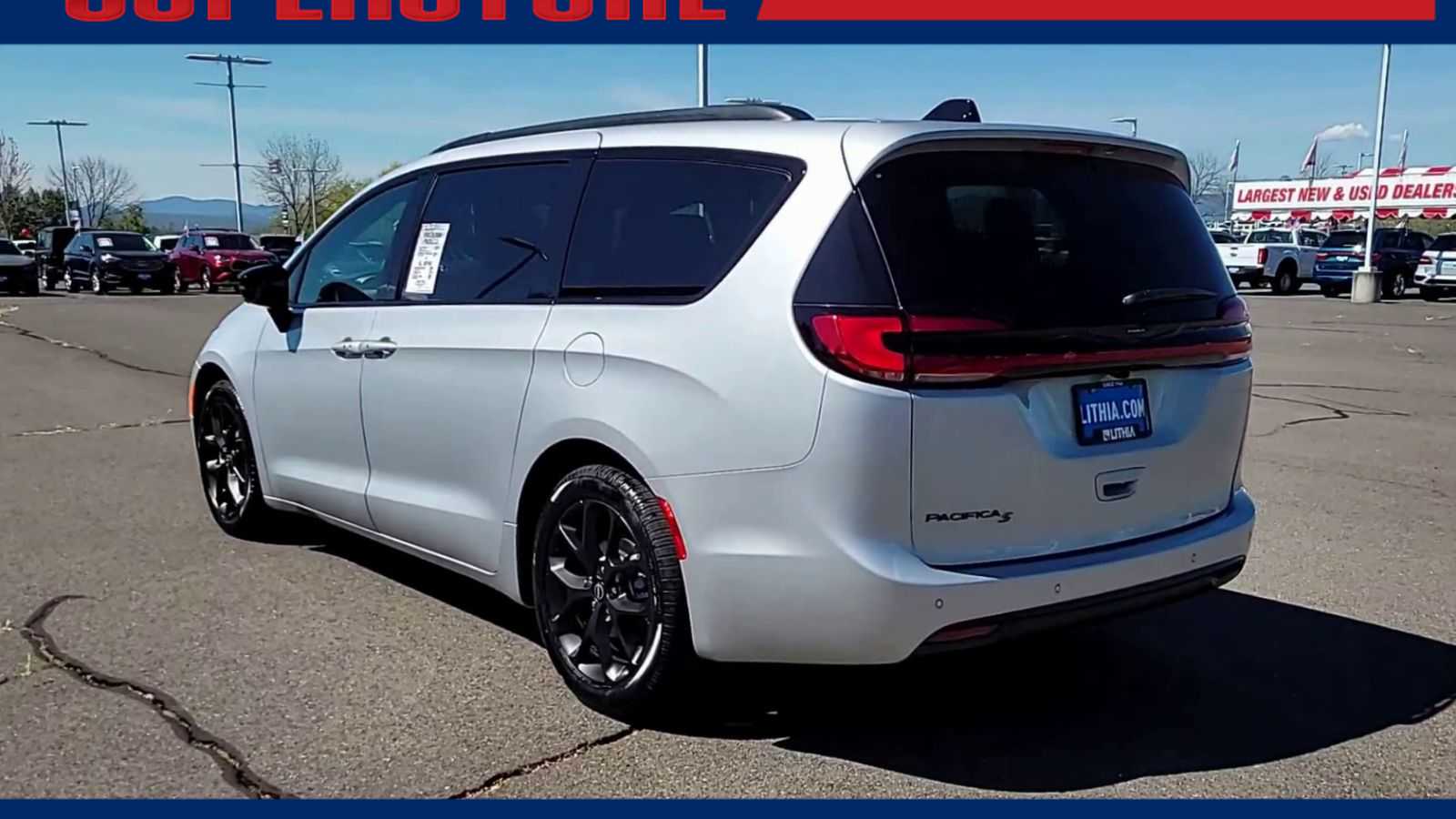 Thumbnail: 2026 Chrysler Pacifica - 6