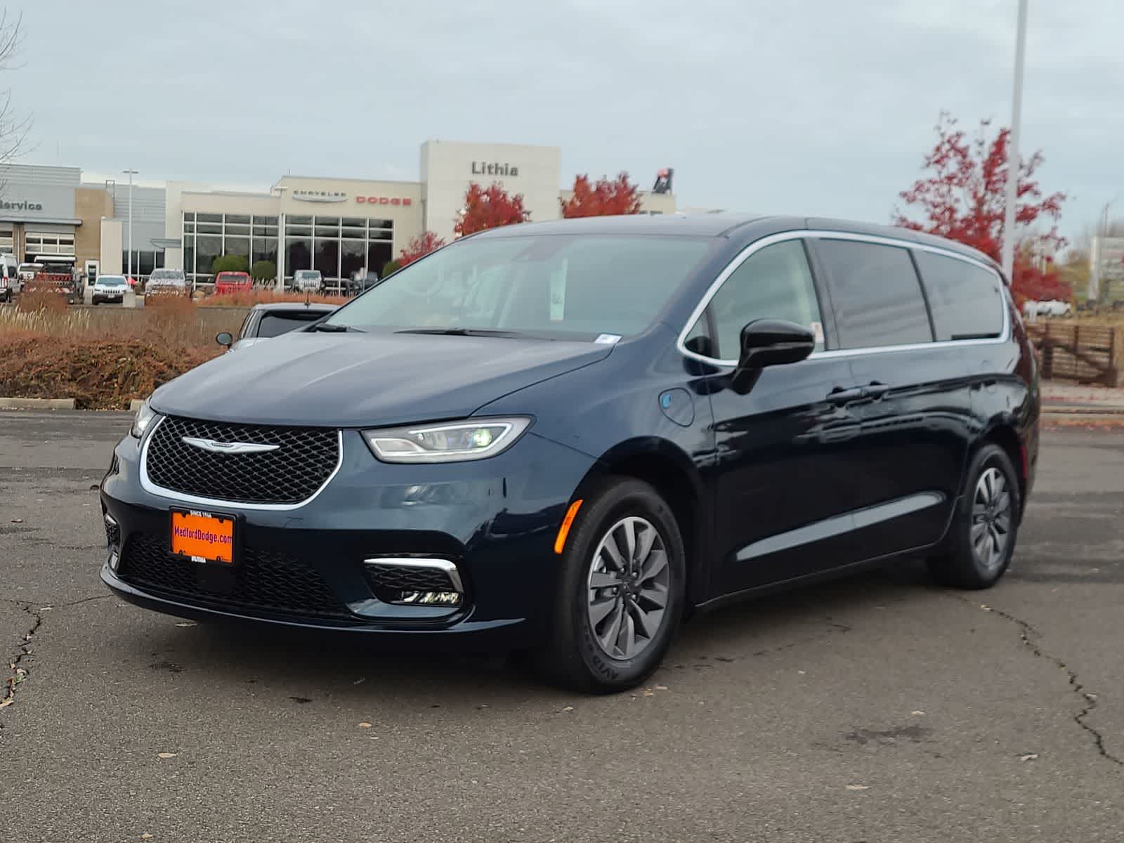 2024 Chrysler Pacifica Hybrid Select -
                Medford, OR