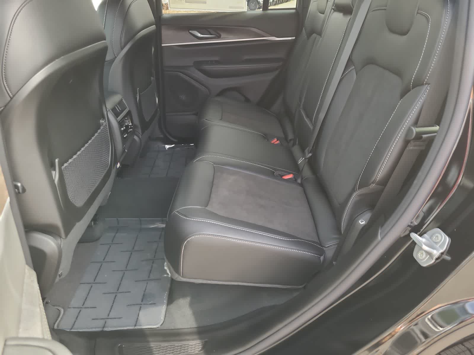 Thumbnail: 2026 Jeep Grand Cherokee - 21