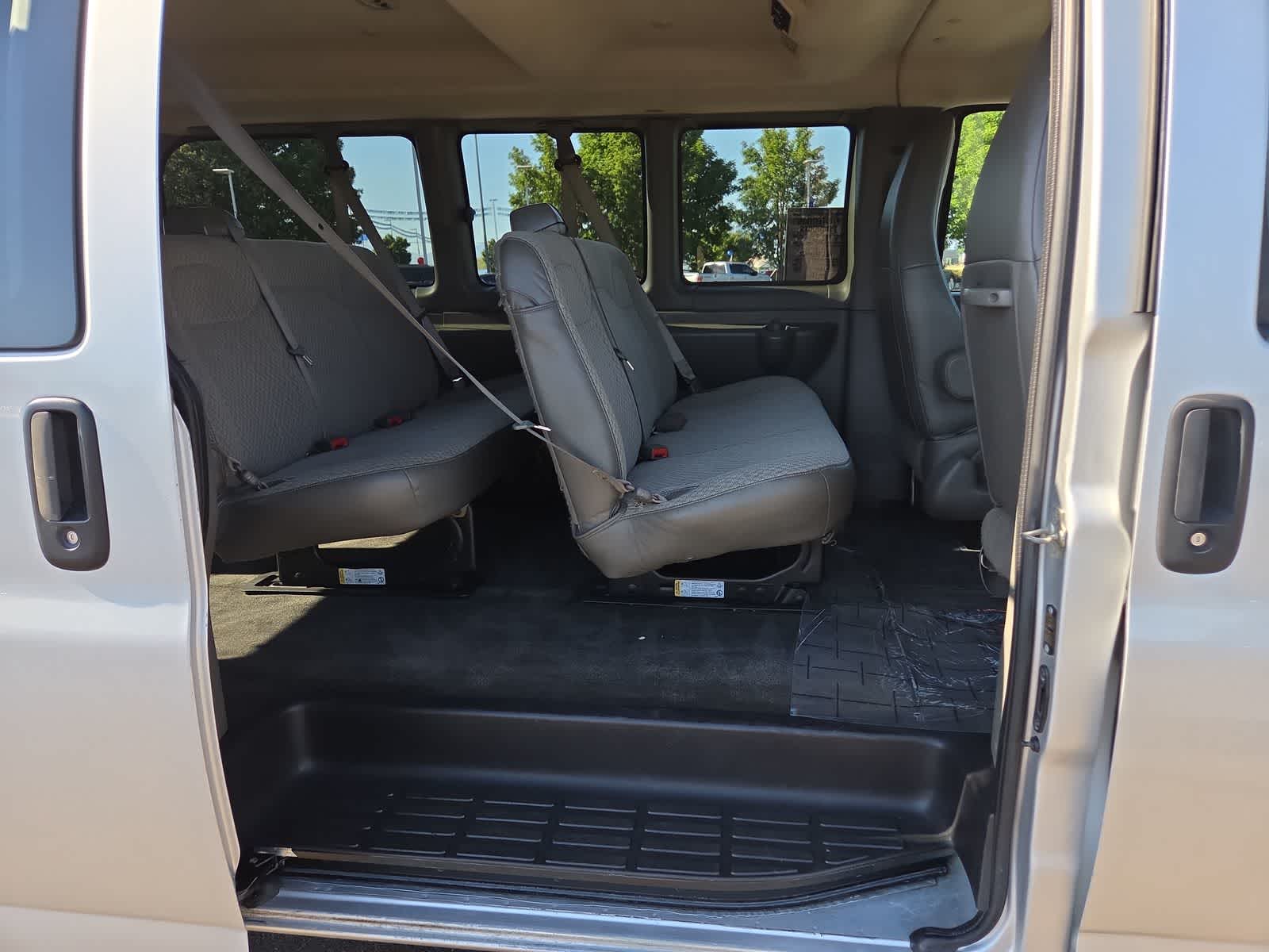 2017 Chevrolet Express Passenger LS - Photo 21