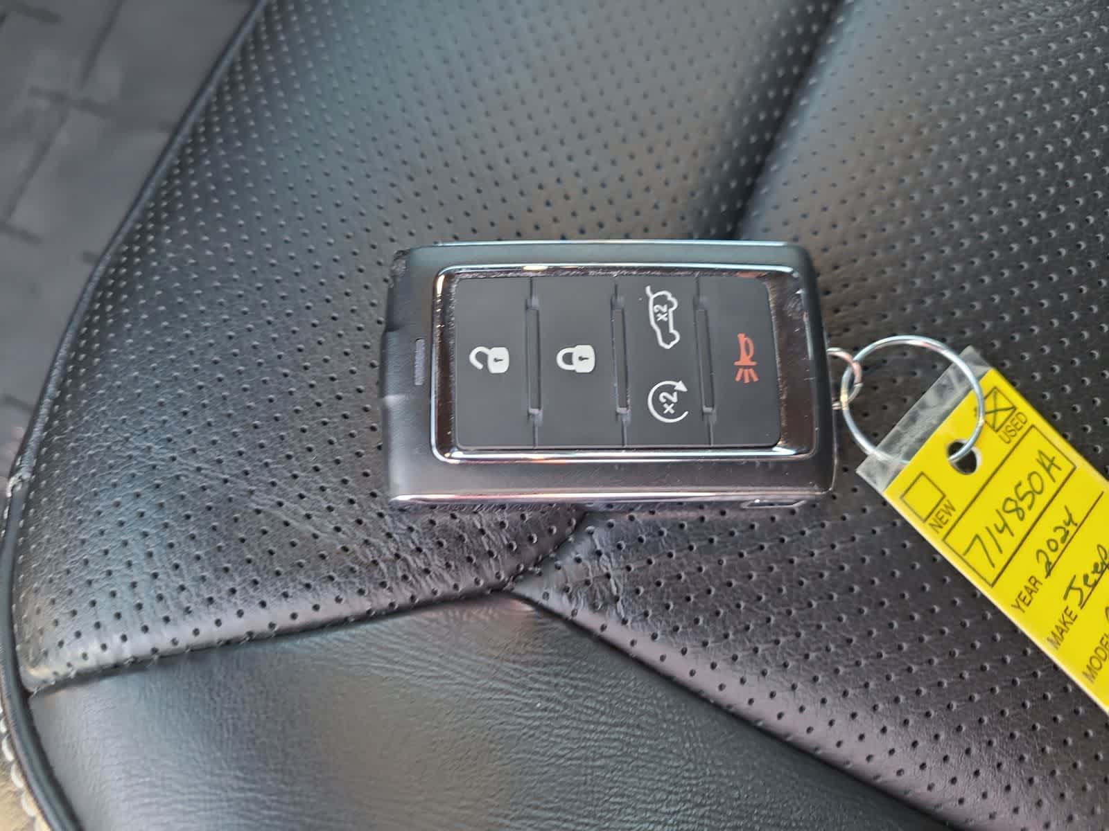 Thumbnail: 2024 Jeep Grand Cherokee - 28