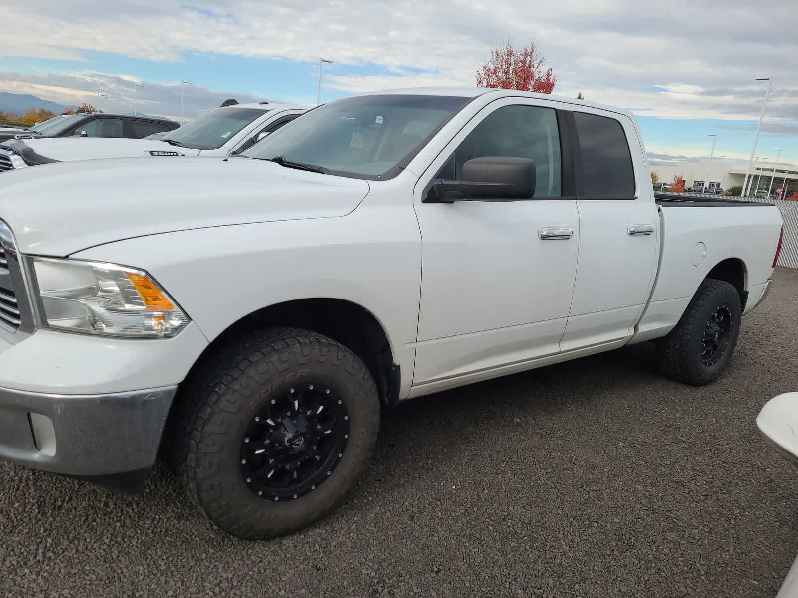 2015 Ram 1500 SLT photo 2