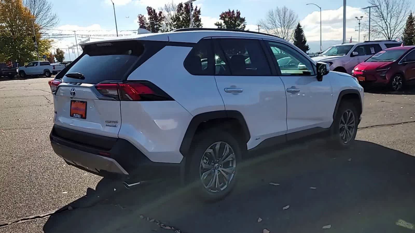 Thumbnail: 2024 Toyota RAV4 - 8