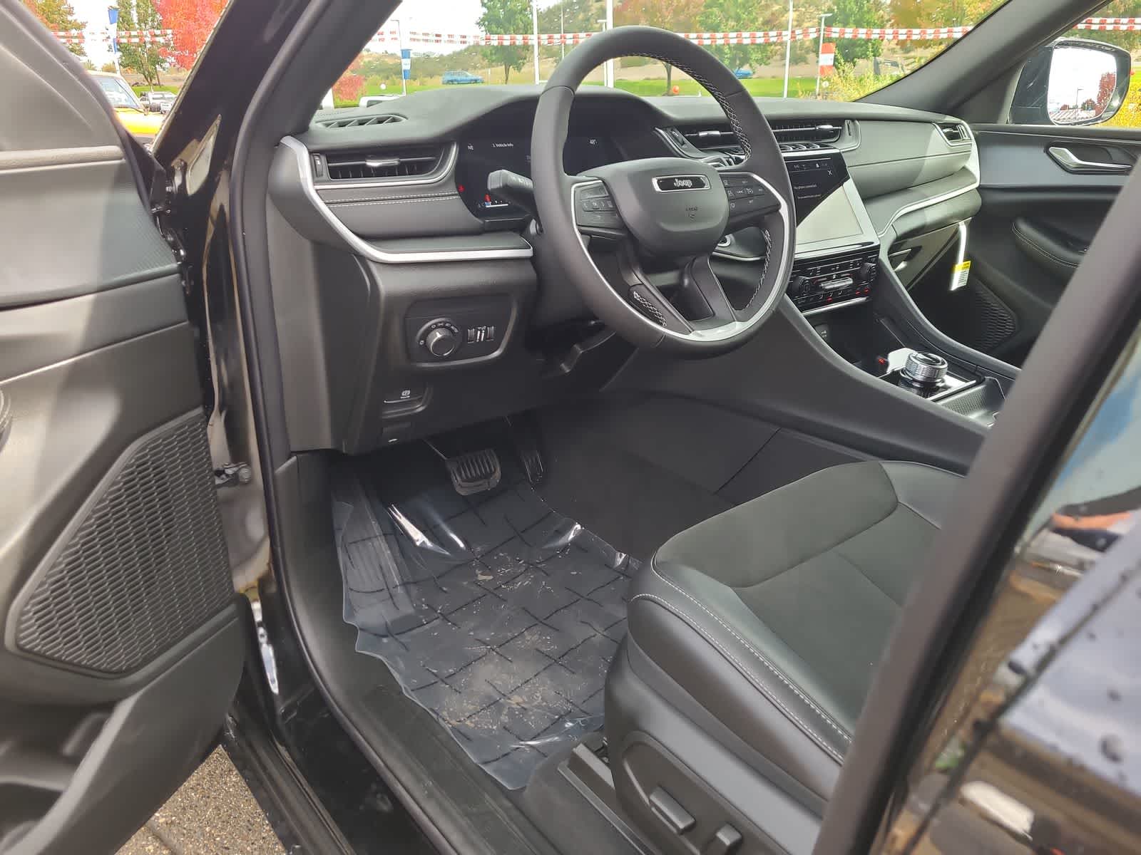 Thumbnail: 2025 Jeep Grand Cherokee - 10