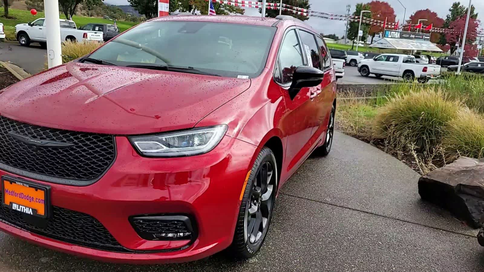 Thumbnail: 2026 Chrysler Pacifica - 3