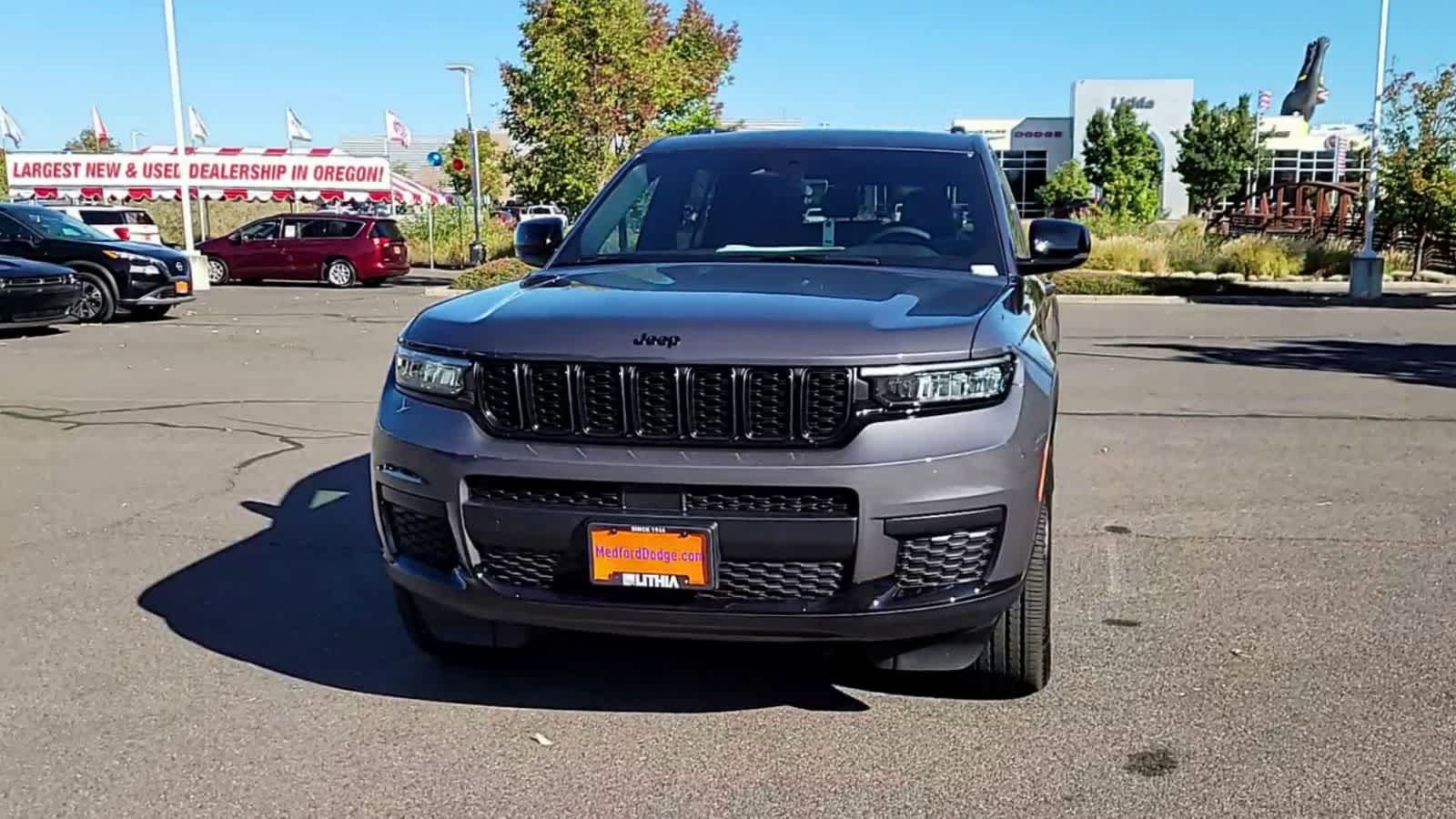 Thumbnail: 2025 Jeep Grand Cherokee - 3