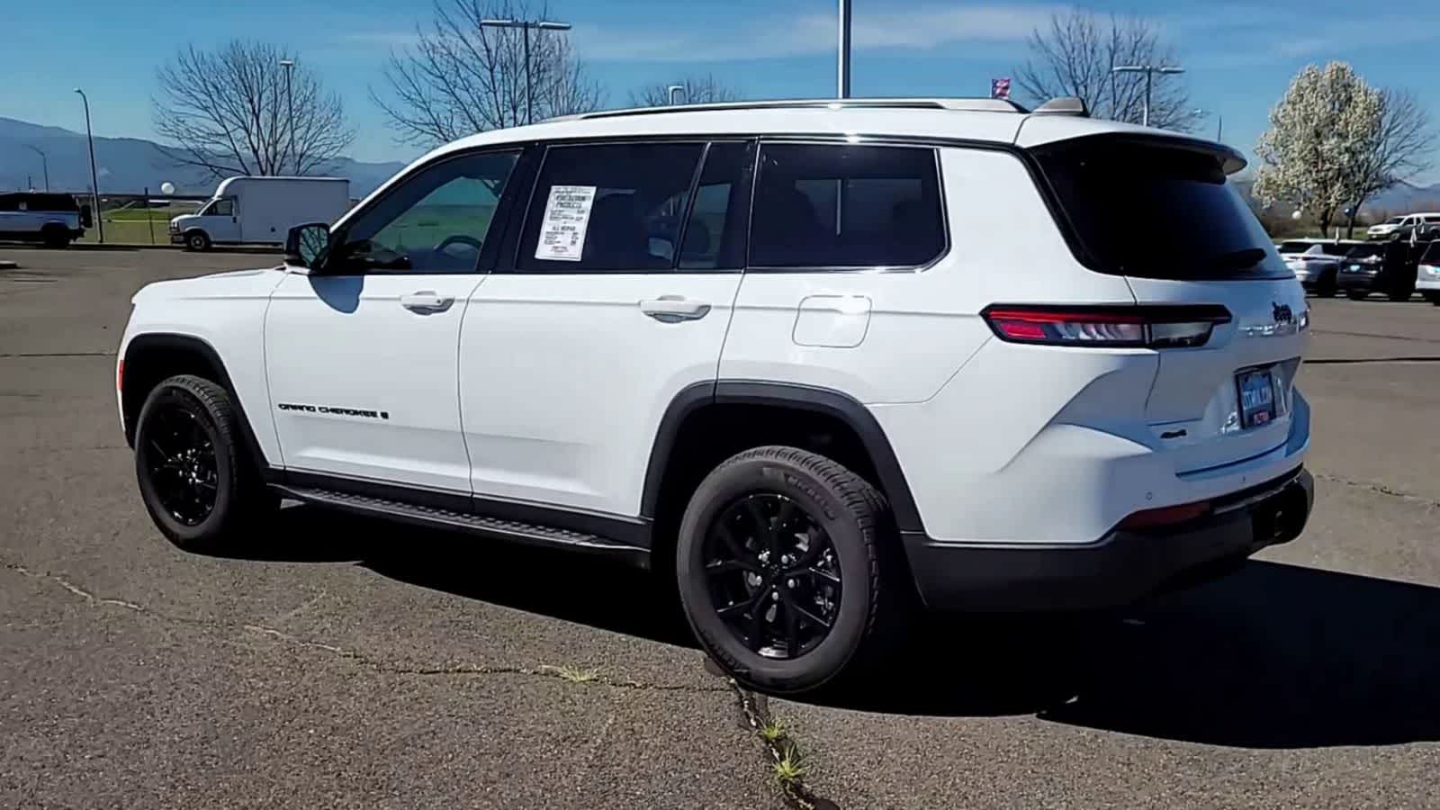 Thumbnail: 2024 Jeep Grand Cherokee L - 6