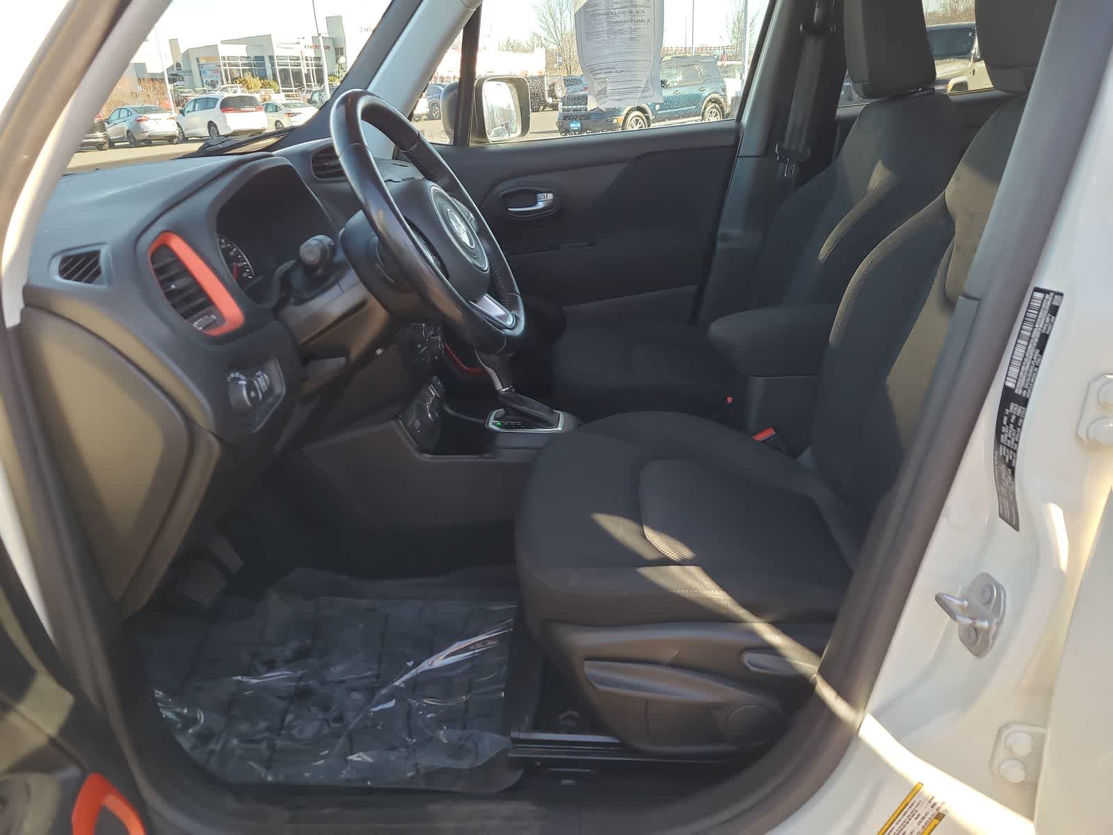 Thumbnail: 2020 Jeep Renegade - 19