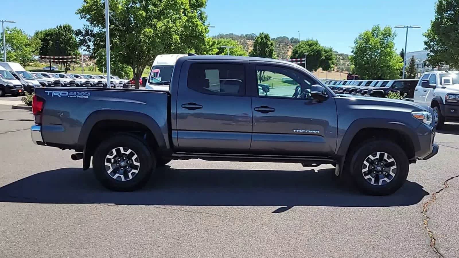 Thumbnail: 2018 Toyota Tacoma - 9