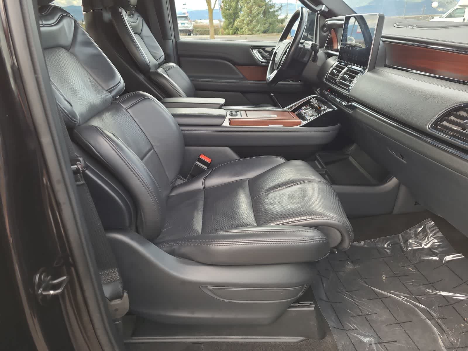 Thumbnail: 2023 Lincoln Navigator - 22