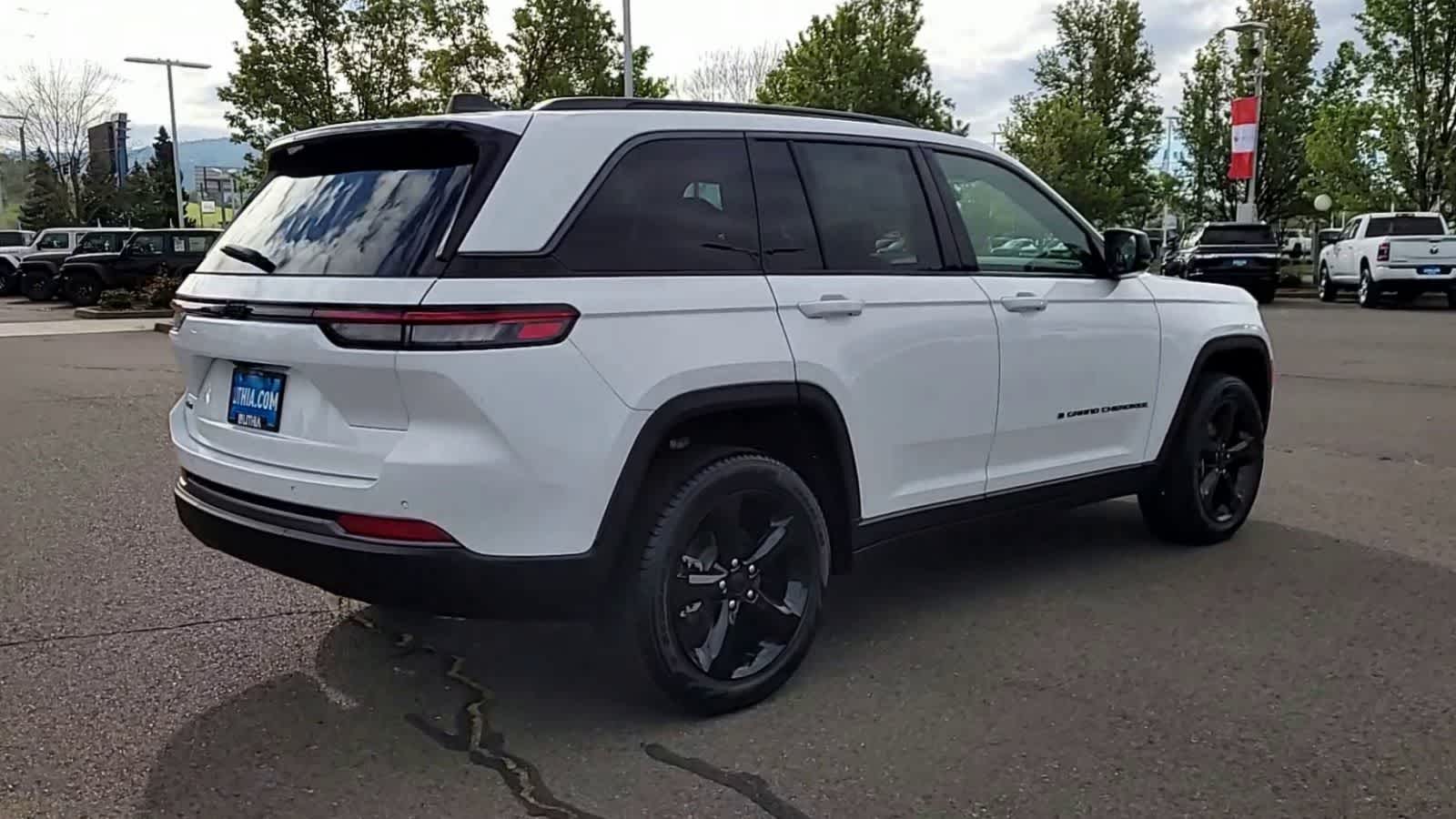 Thumbnail: 2026 Jeep Grand Cherokee - 8