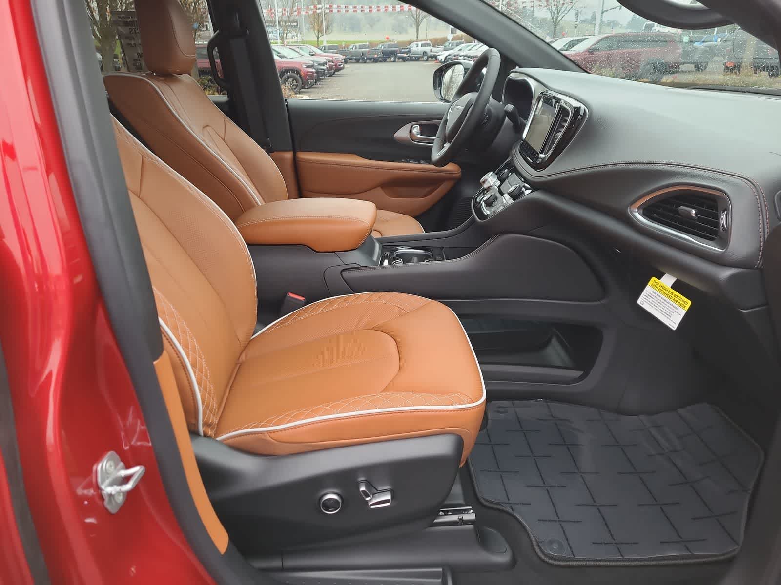 Thumbnail: 2026 Chrysler Pacifica - 22