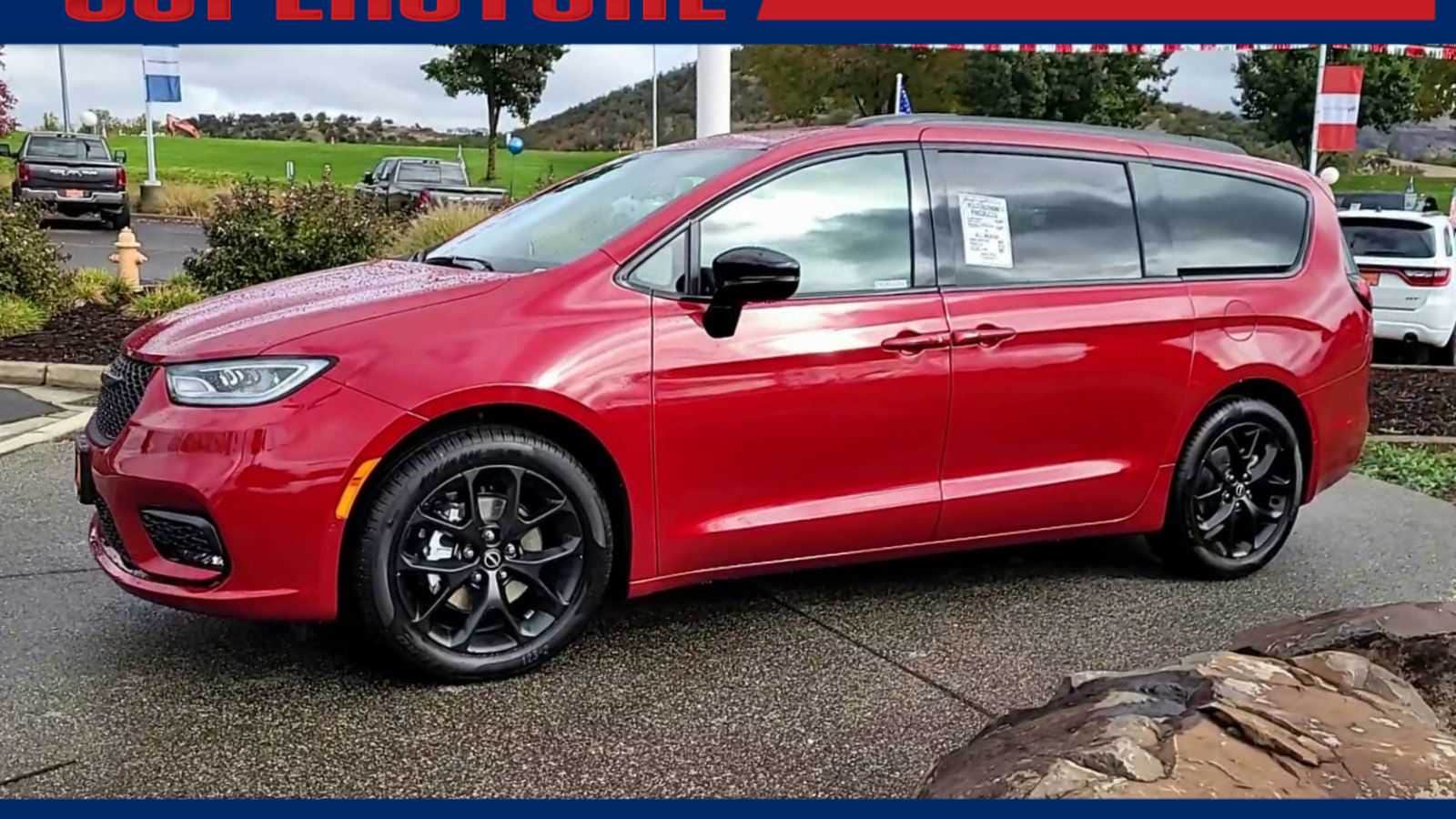Thumbnail: 2026 Chrysler Pacifica - 4
