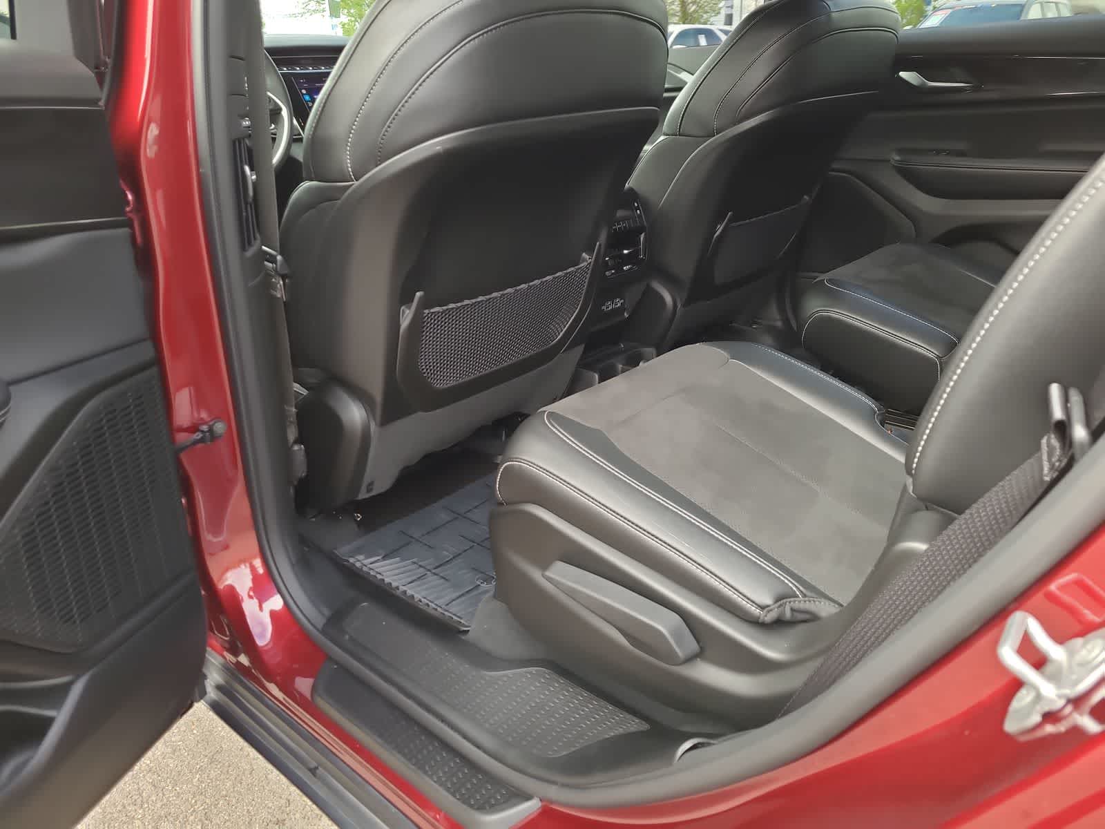 Thumbnail: 2023 Jeep Grand Cherokee - 20