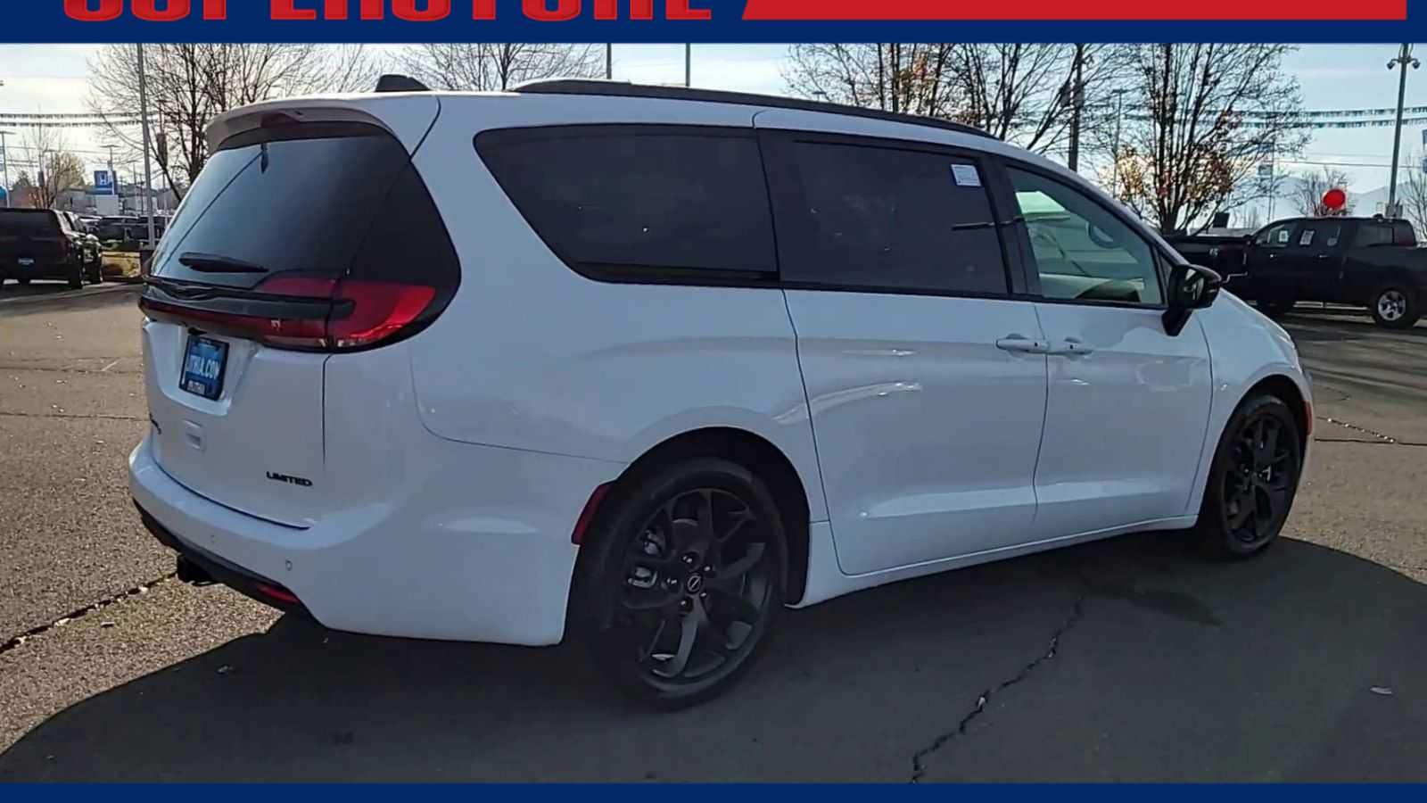 Thumbnail: 2026 Chrysler Pacifica - 8