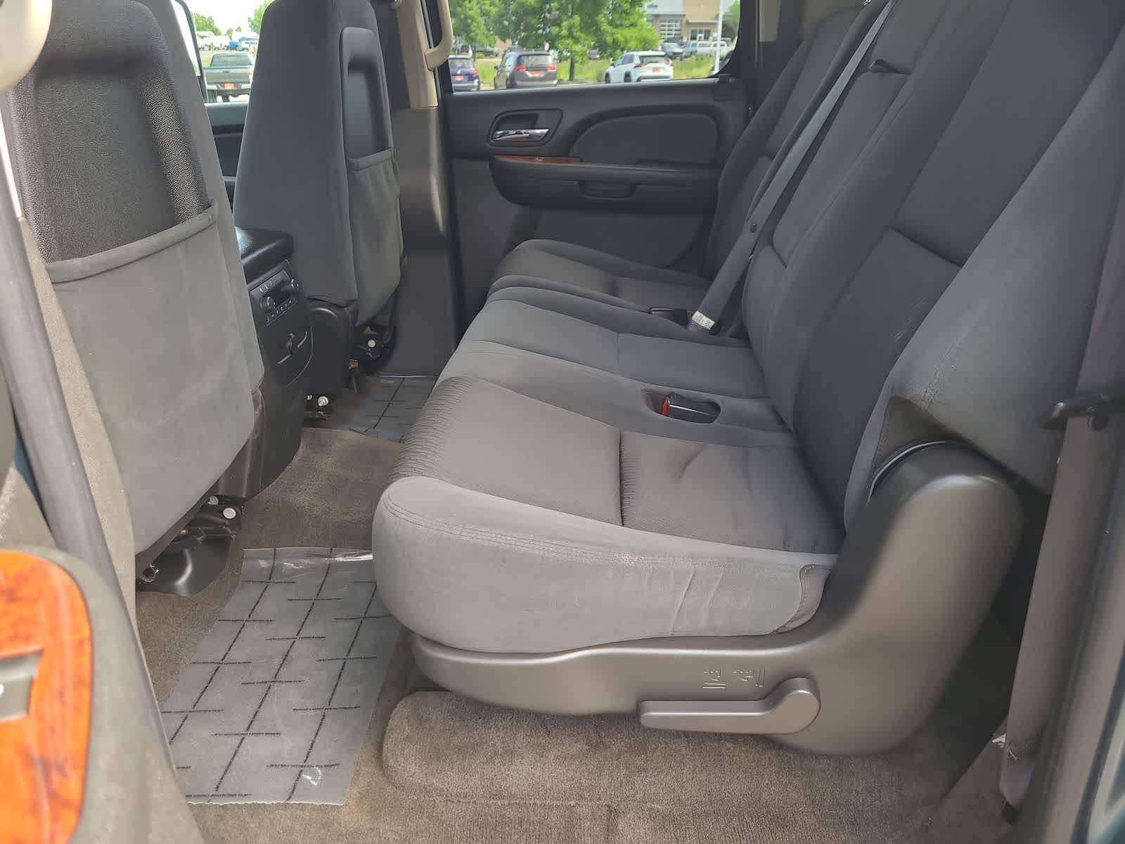 Thumbnail: 2009 Chevrolet Suburban - 21