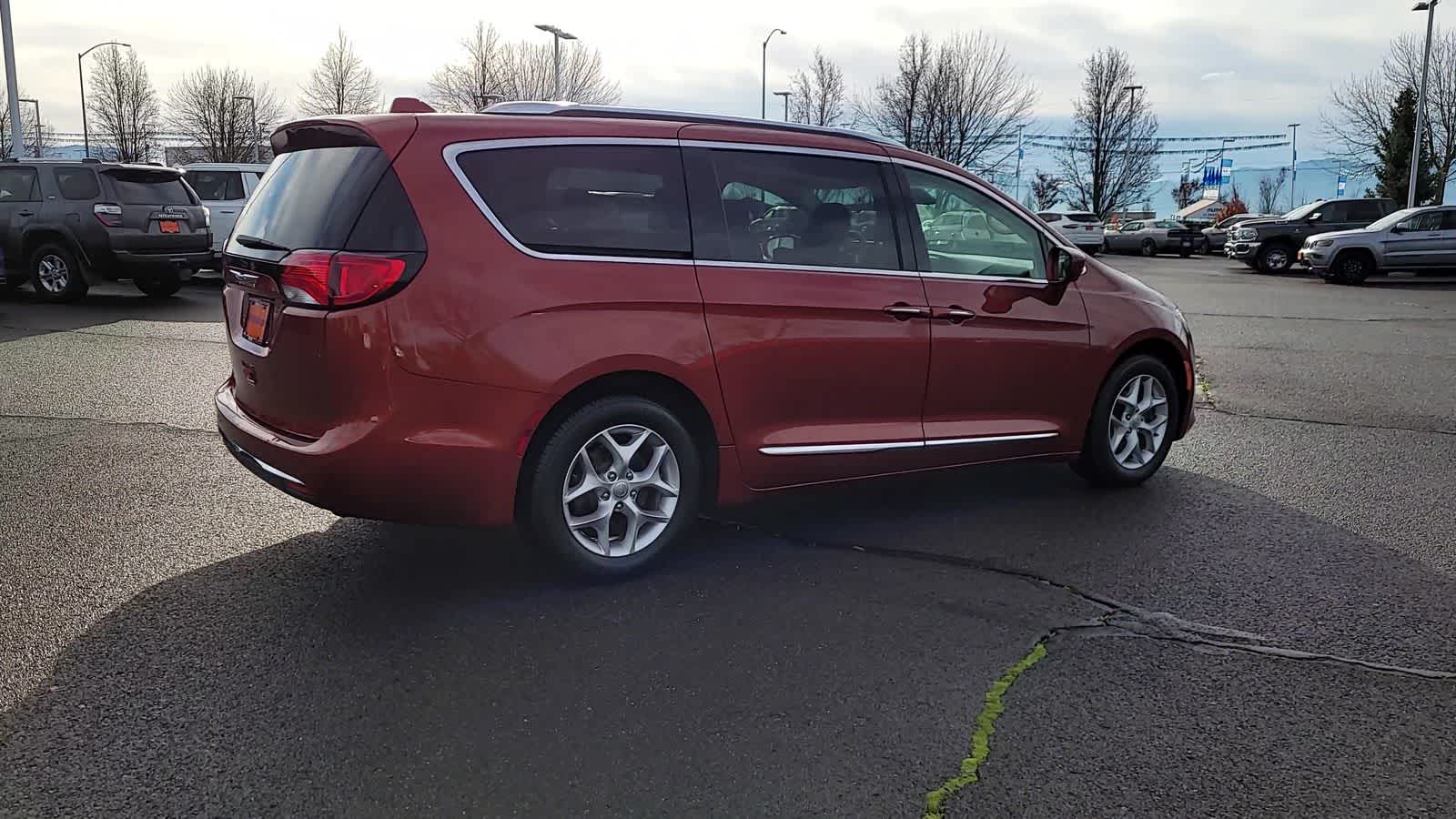 Thumbnail: 2018 Chrysler Pacifica - 8