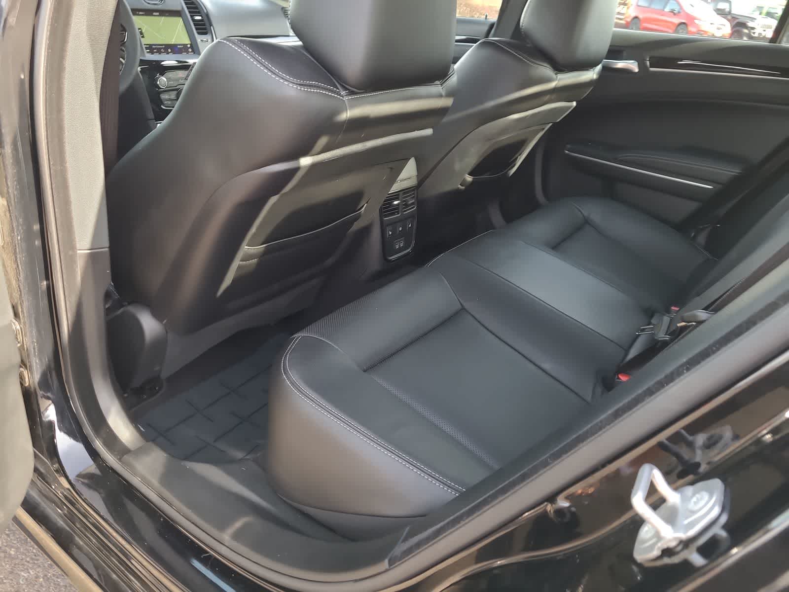 Thumbnail: 2022 Chrysler 300 - 20