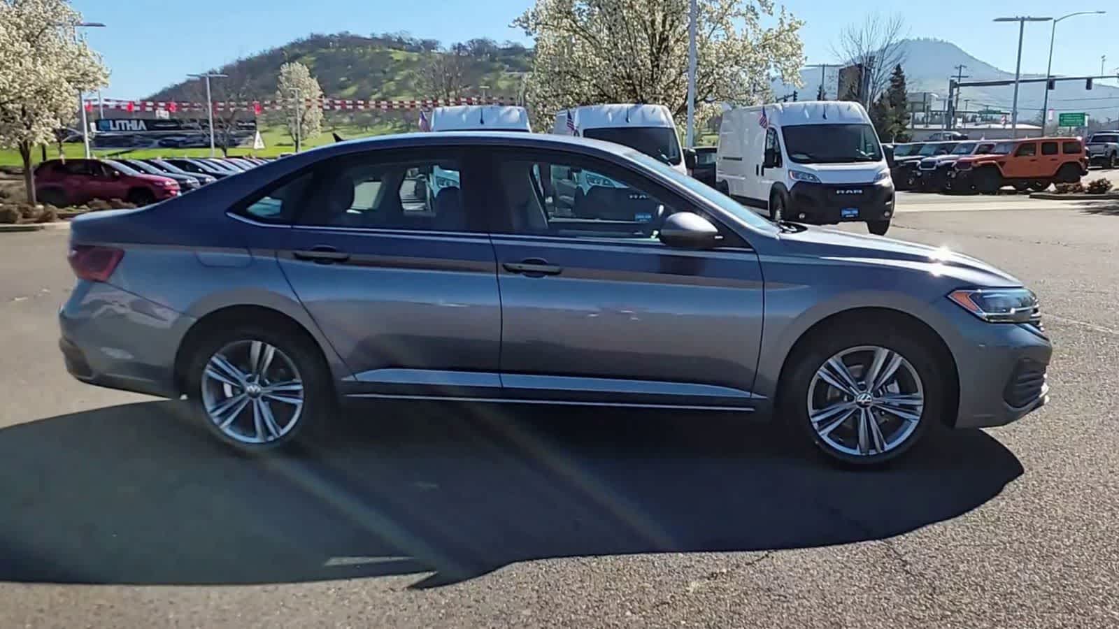 Thumbnail: 2024 Volkswagen Jetta - 9