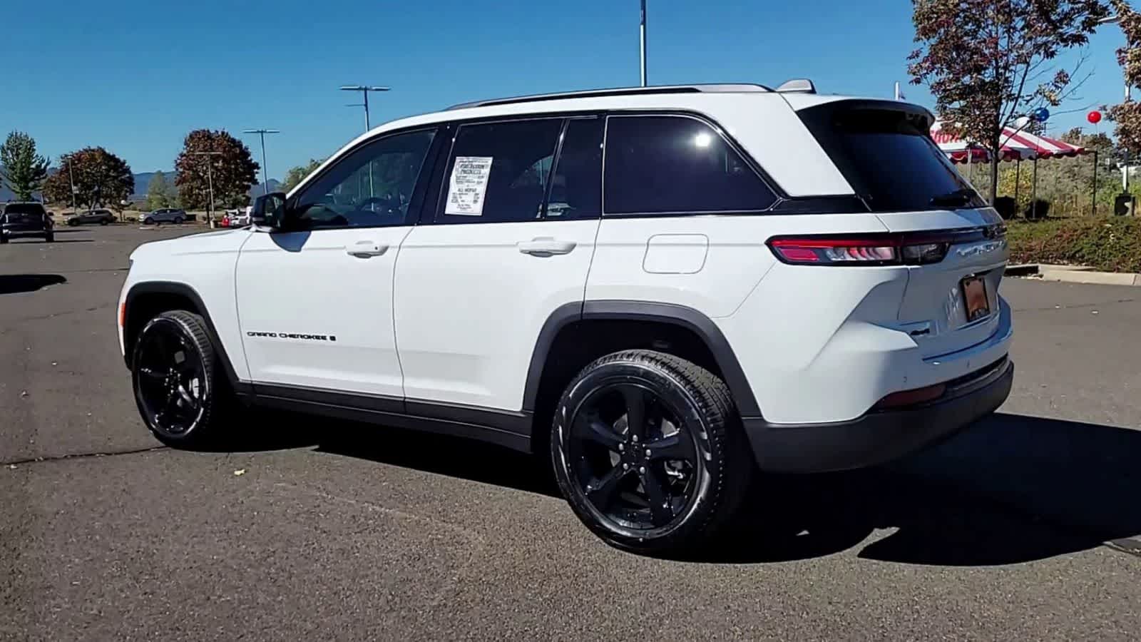 Thumbnail: 2025 Jeep Grand Cherokee - 6