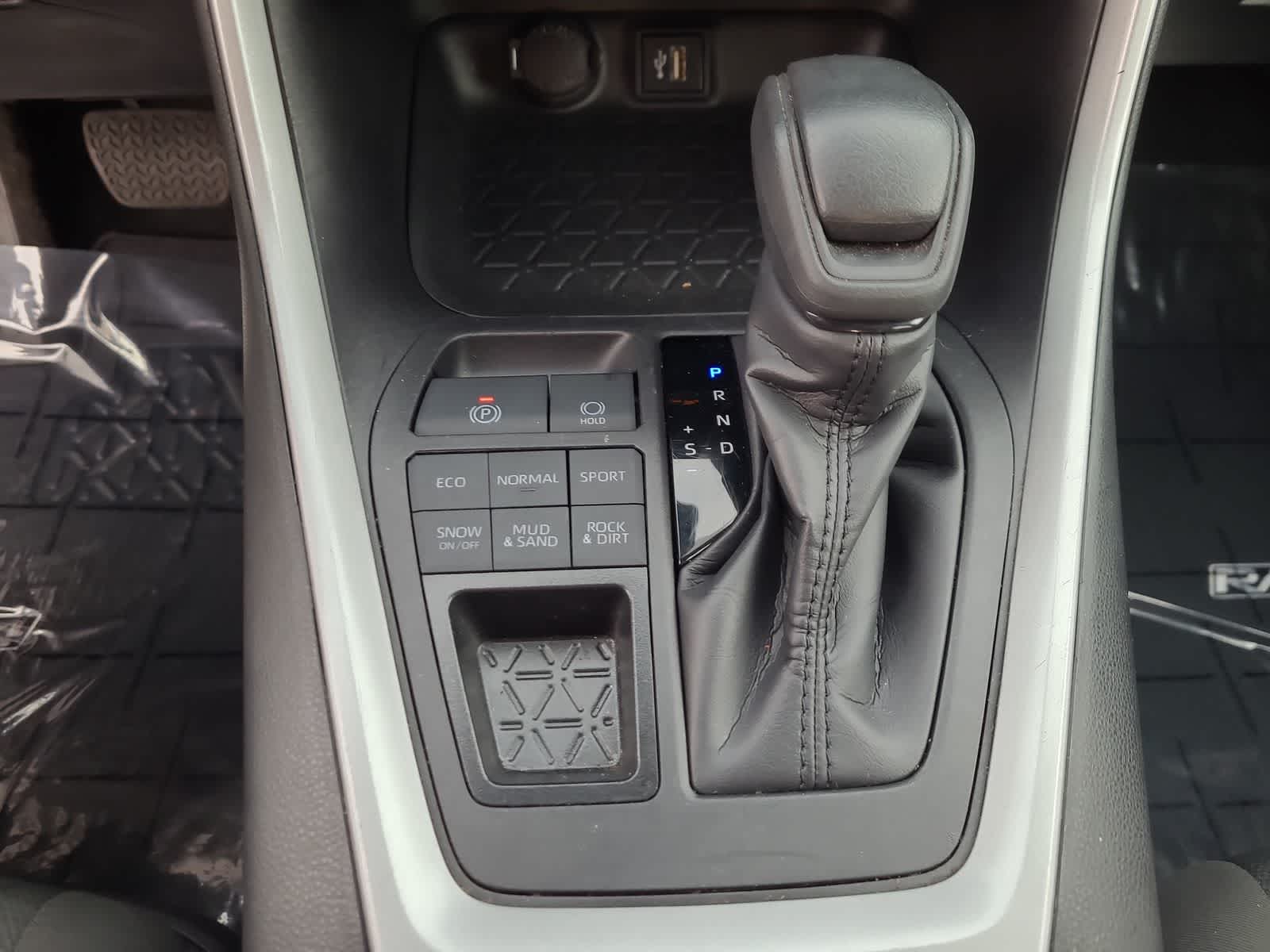 Thumbnail: 2024 Toyota RAV4 - 25