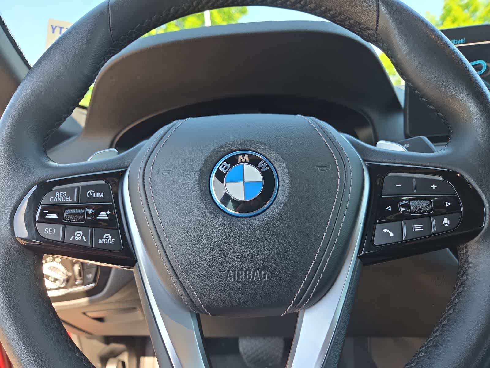 Thumbnail: 2023 BMW 5 Series - 23