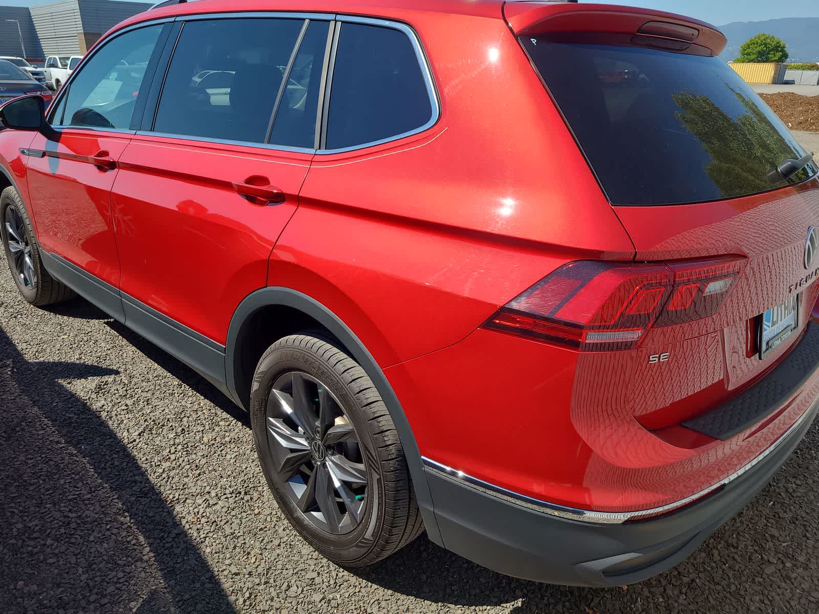 2022 Volkswagen Tiguan SE photo 2