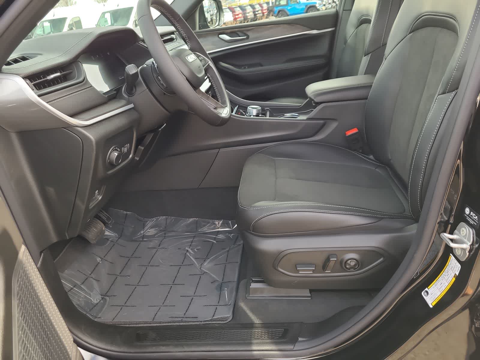 Thumbnail: 2026 Jeep Grand Cherokee - 19