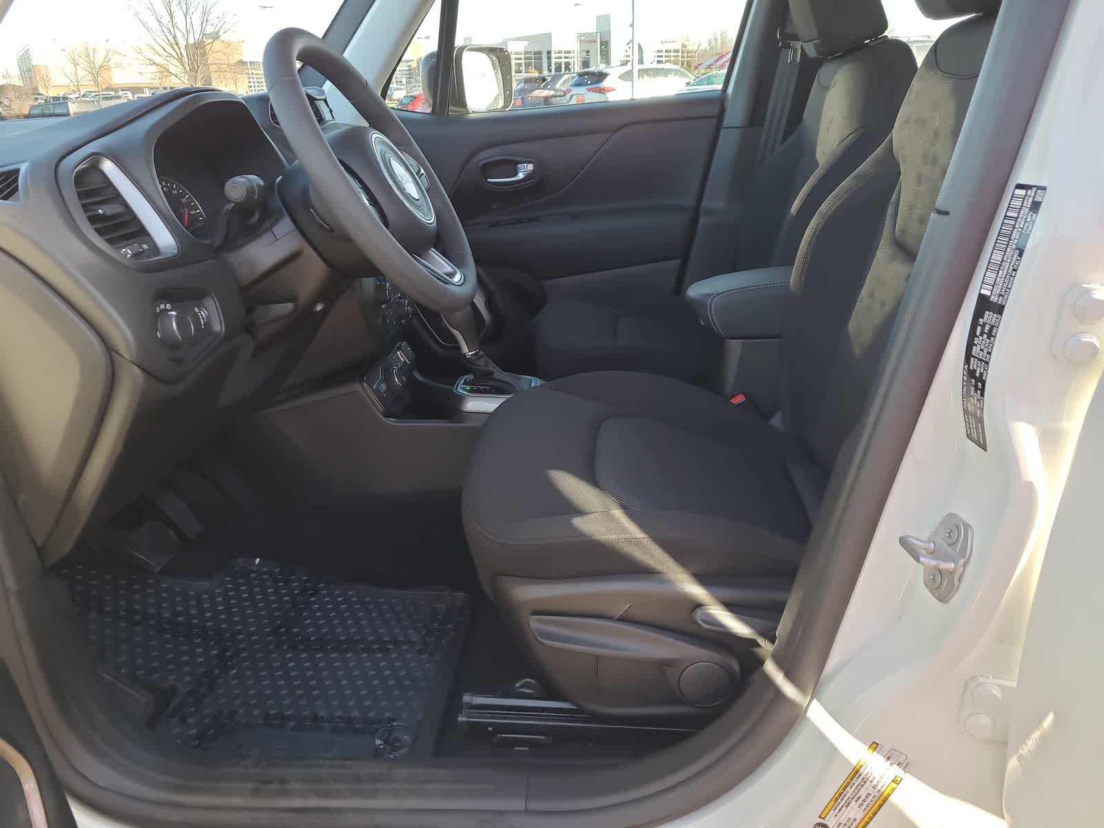 Thumbnail: 2022 Jeep Renegade - 19