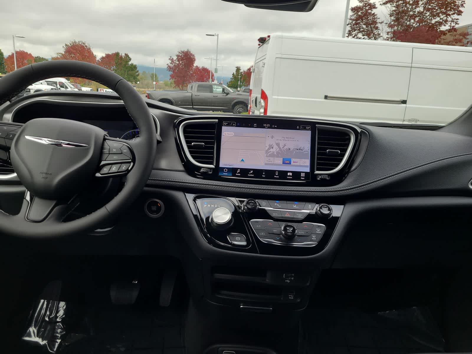 Thumbnail: 2026 Chrysler Pacifica - 18