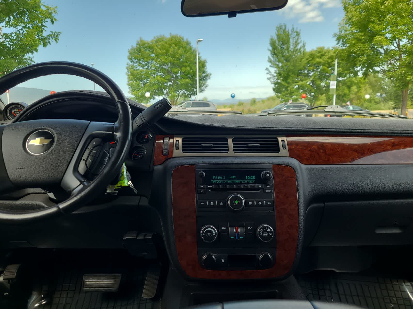 Thumbnail: 2009 Chevrolet Suburban - 18