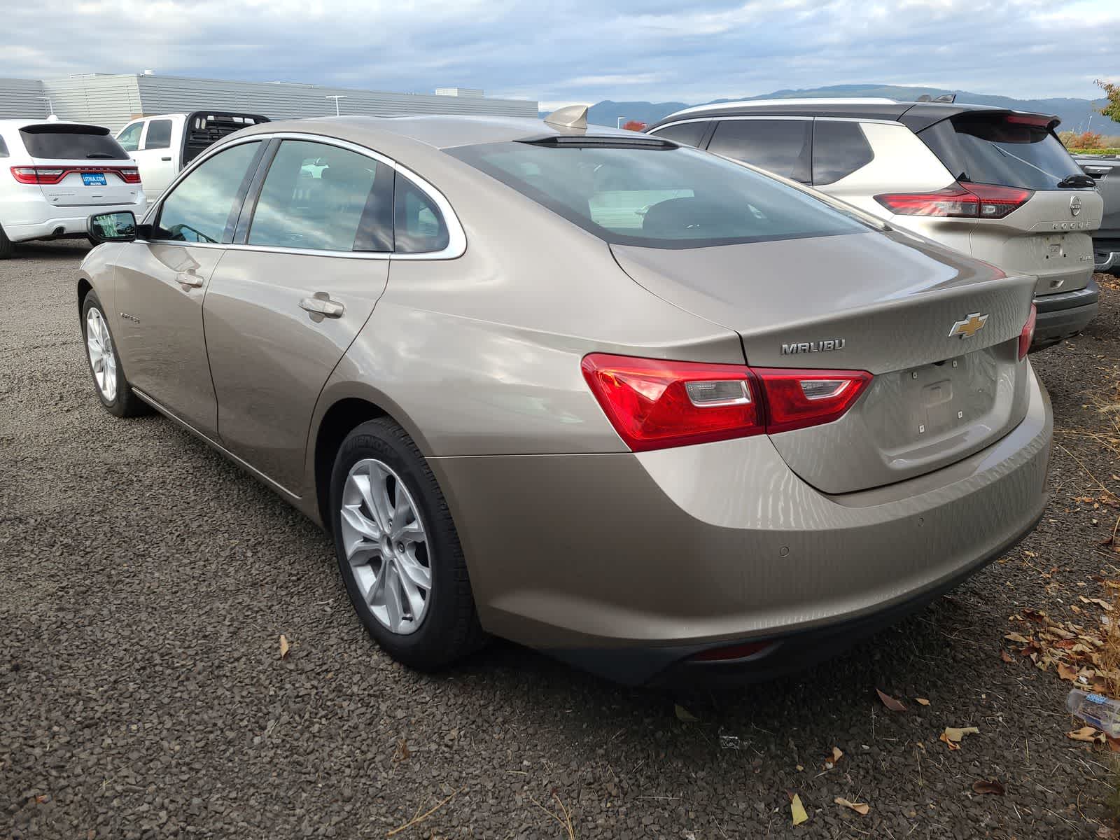 2024 Chevrolet Malibu 1LT photo 3