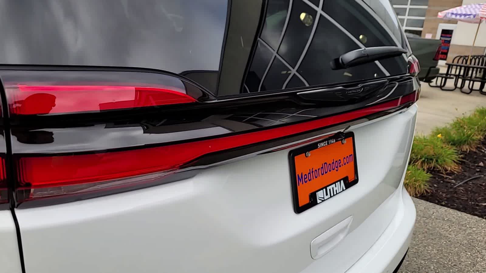 Thumbnail: 2026 Chrysler Pacifica - 7